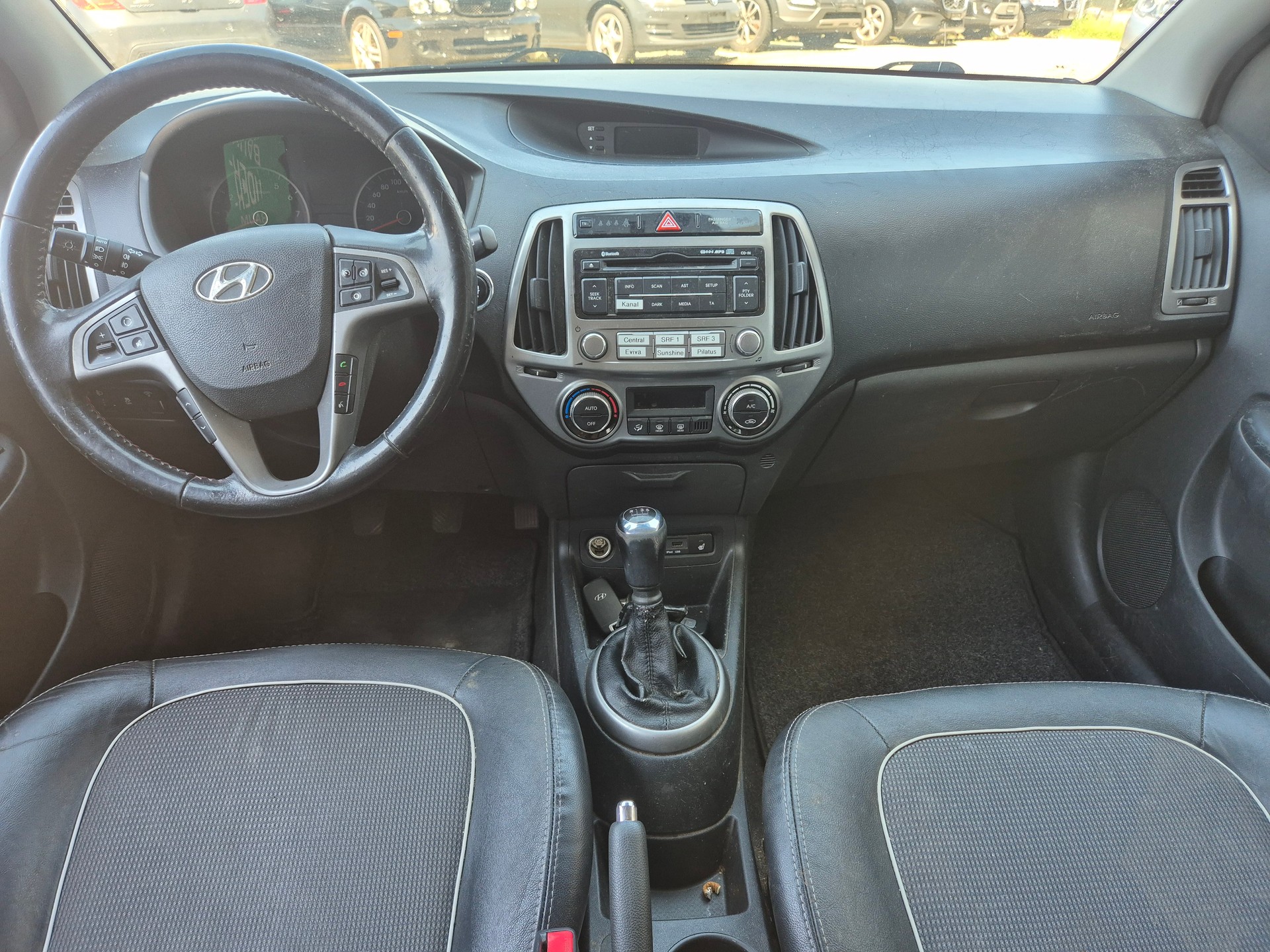 HYUNDAI i20 1.4 Premium-image-9