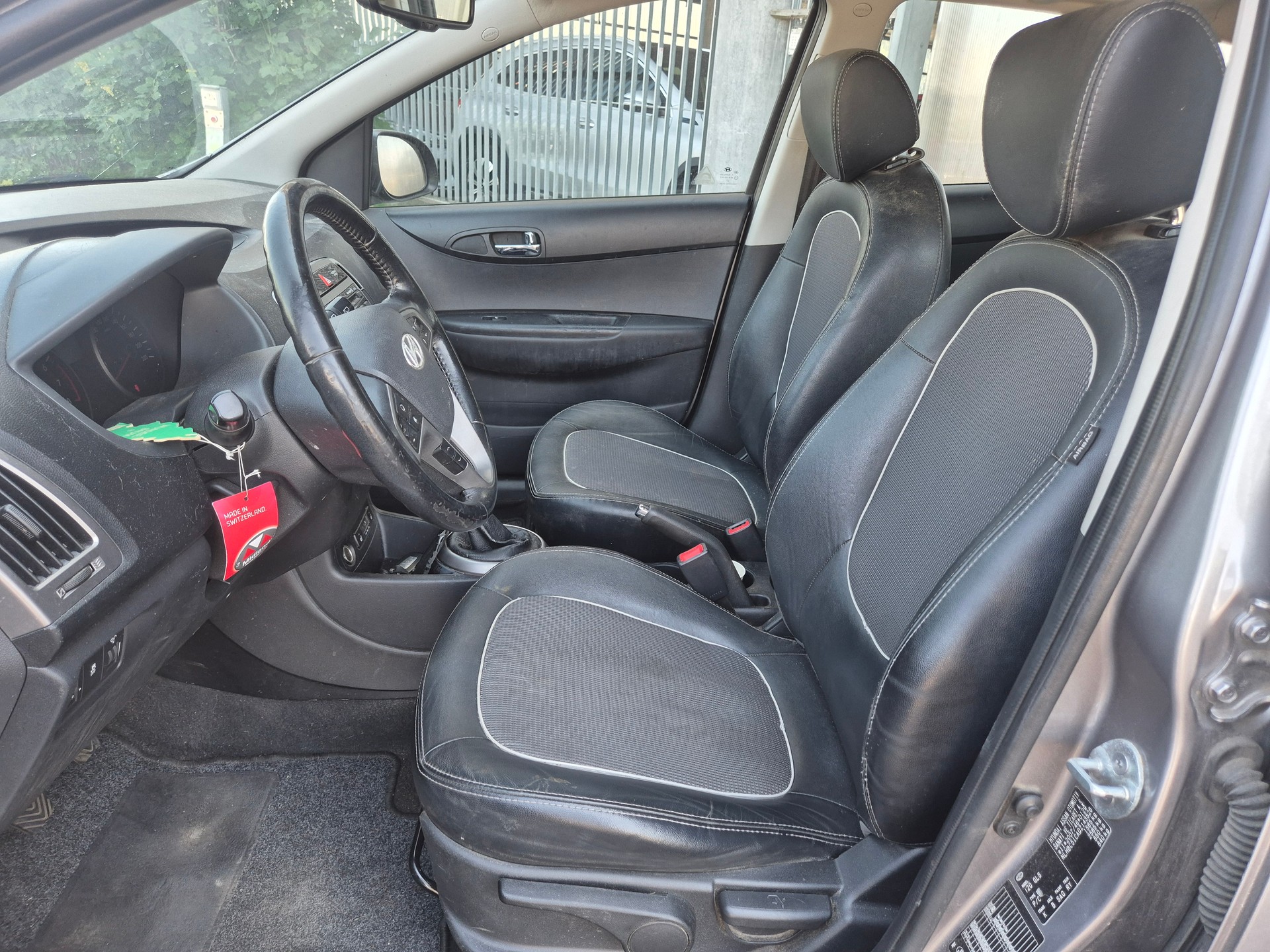 HYUNDAI i20 1.4 Premium-image-10