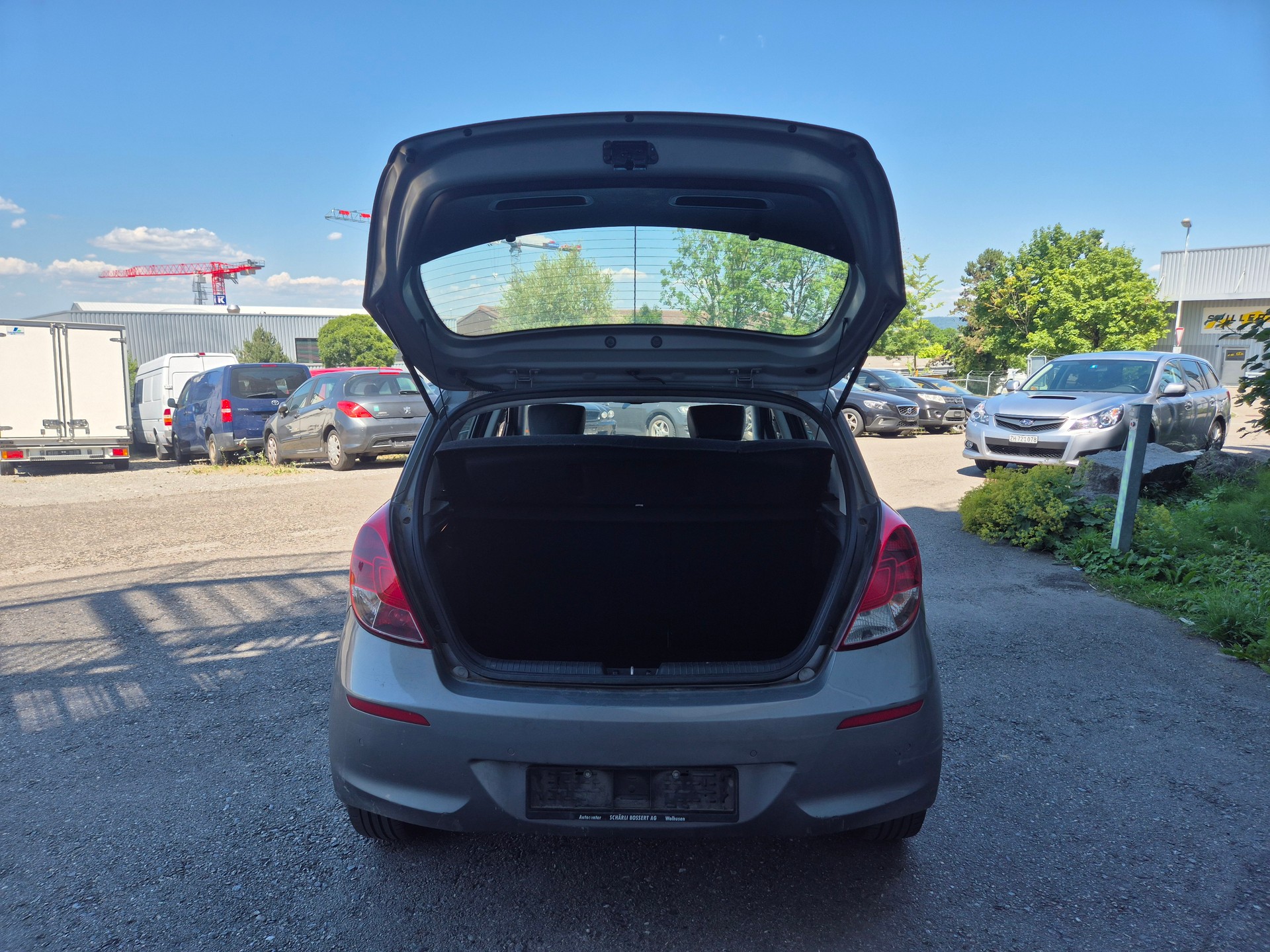HYUNDAI i20 1.4 Premium-image-8