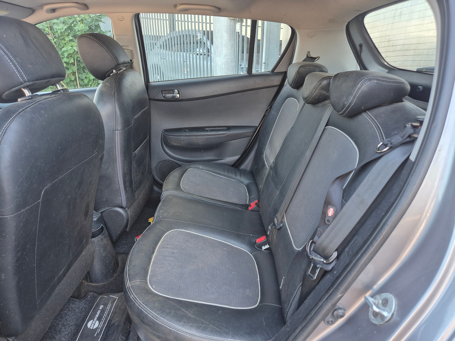 HYUNDAI i20 1.4 Premium-image-11
