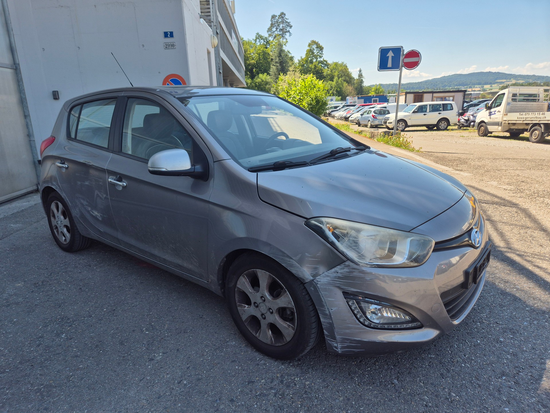HYUNDAI i20 1.4 Premium-image-2