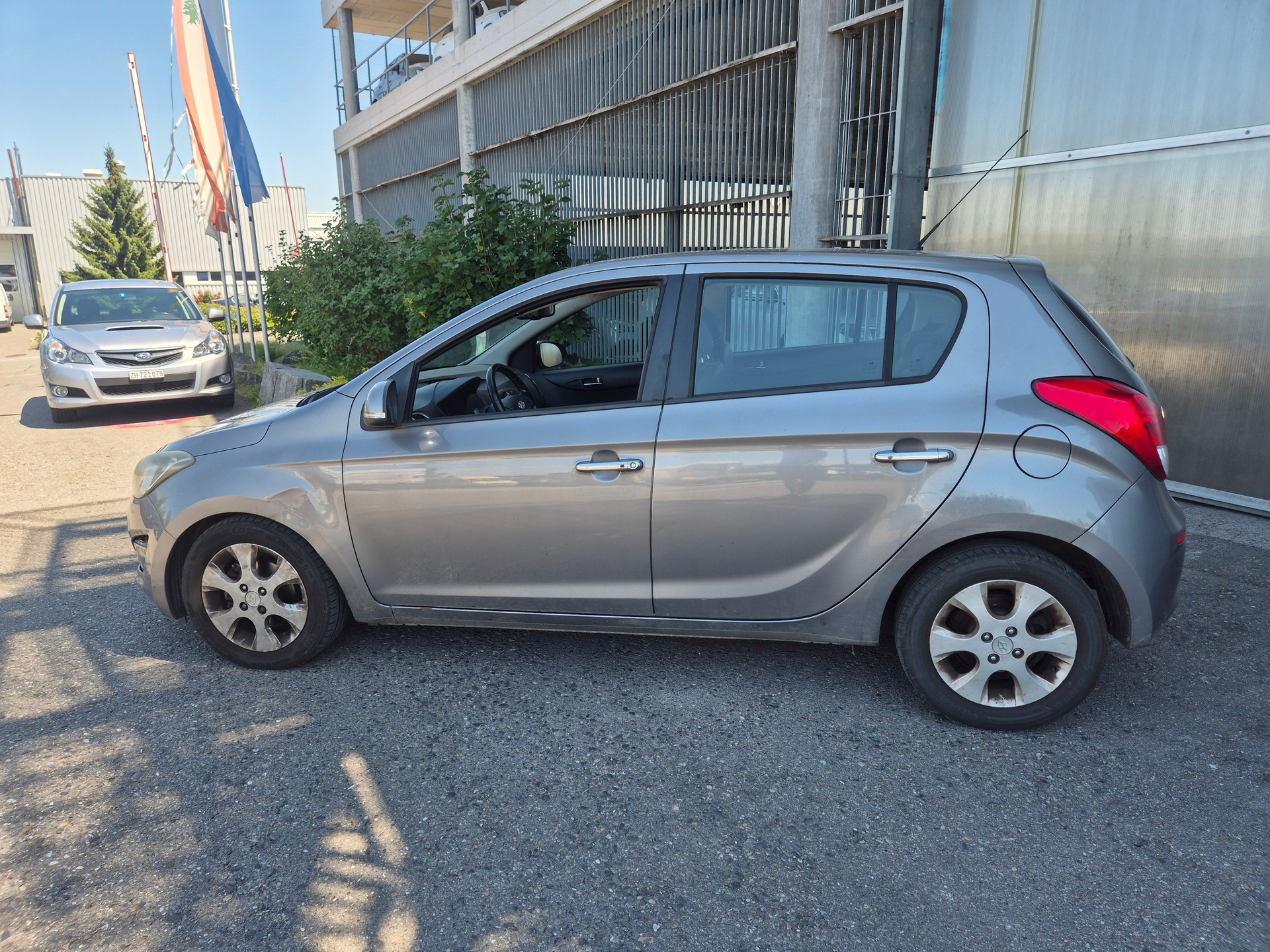 HYUNDAI i20 1.4 Premium-image-4