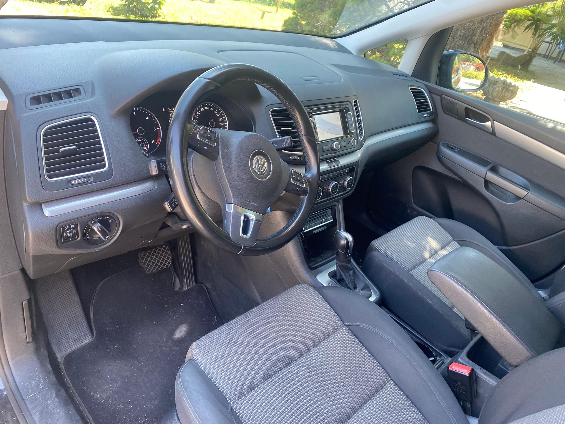 VW SHARAN-image-9