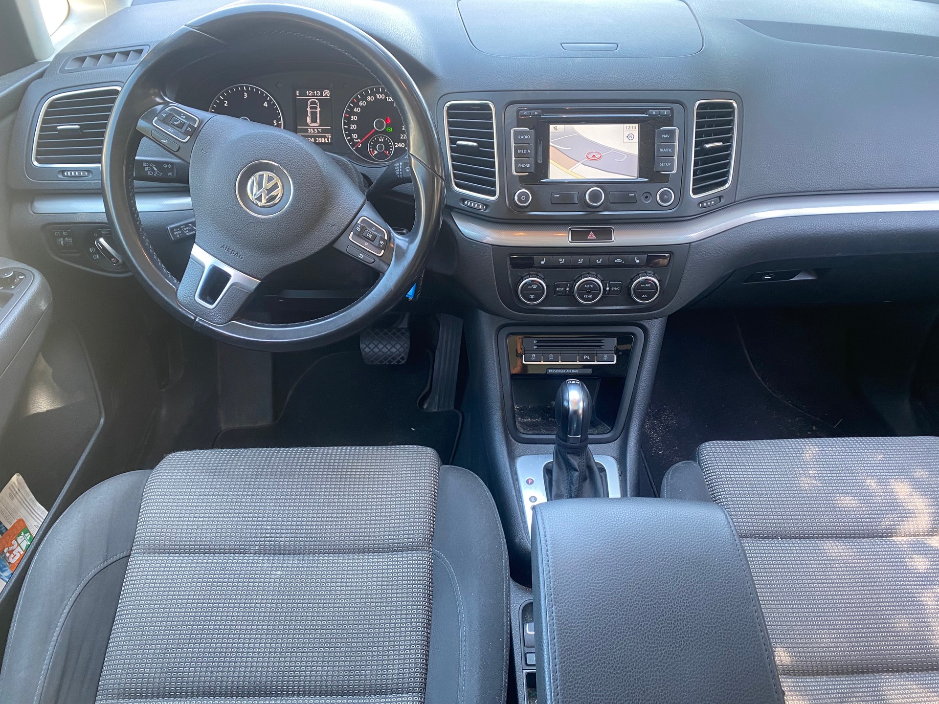 VW SHARAN-image-8