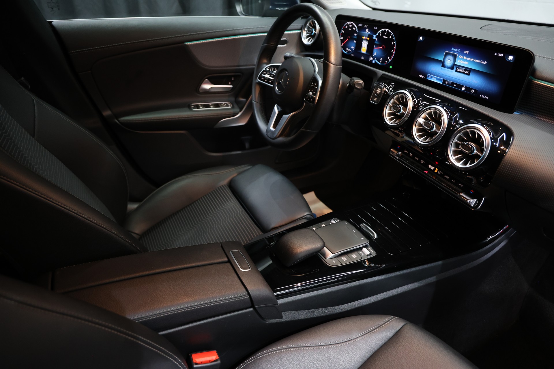 MERCEDES-BENZ CLA Shooting Brake 200 Progressive 7G-DCT-image-13