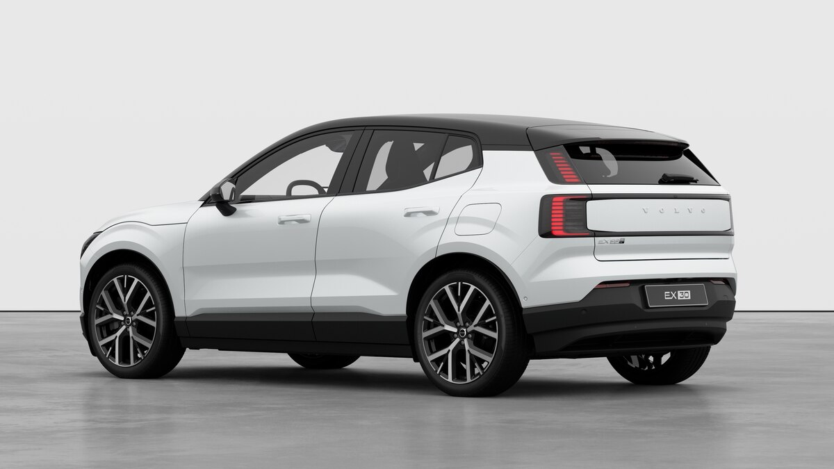 VOLVO EX30 E60 Twin Ultra Performance AWD-image-1