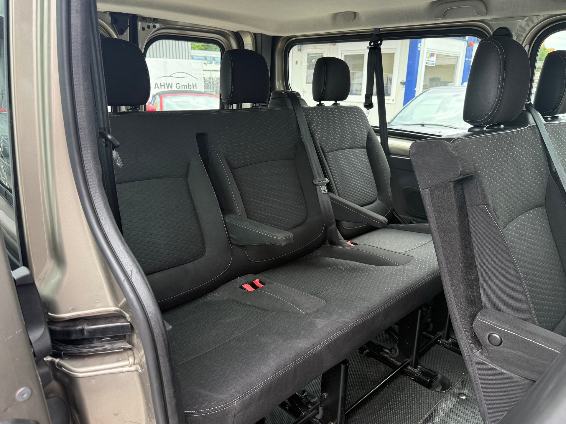 OPEL Vivaro 1.6 BiTurbo CDTI ecoFLEX 2.9t L2H1 / AB MFK 14.01.2026 / Klimaanlage / 9 Plätzer-image-10