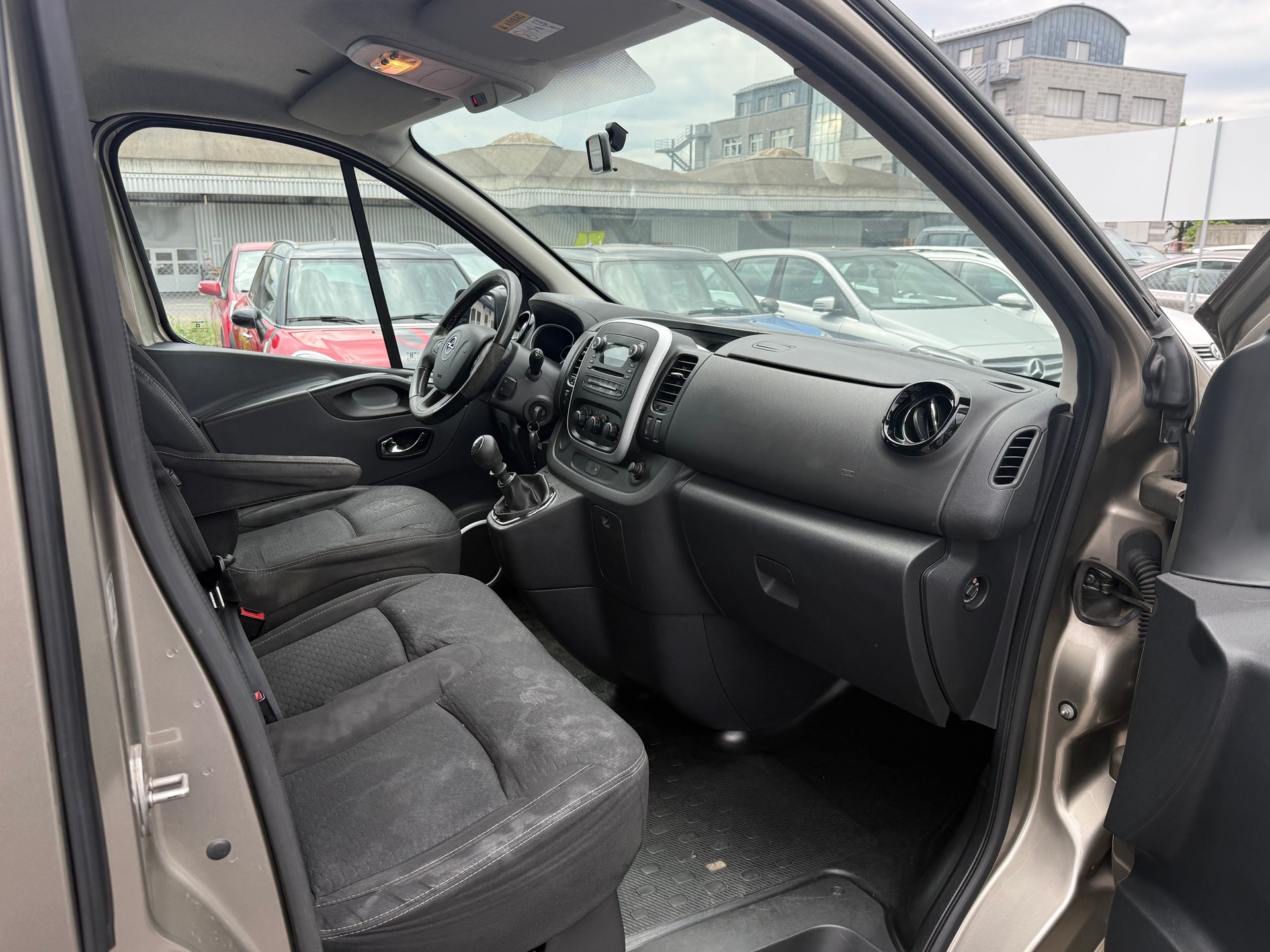 OPEL Vivaro 1.6 BiTurbo CDTI ecoFLEX 2.9t L2H1 / AB MFK 14.01.2026 / Klimaanlage / 9 Plätzer-image-6