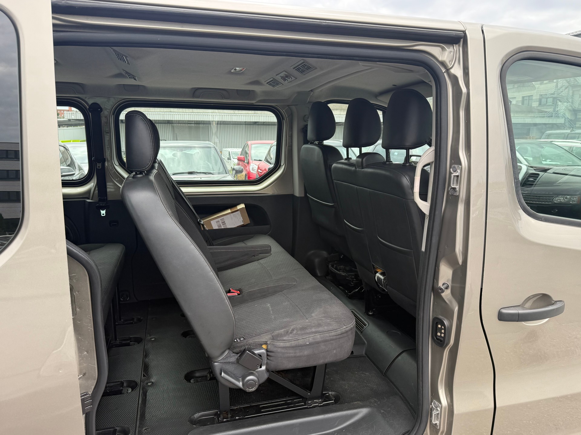 OPEL Vivaro 1.6 BiTurbo CDTI ecoFLEX 2.9t L2H1 / AB MFK 14.01.2026 / Klimaanlage / 9 Plätzer-image-9