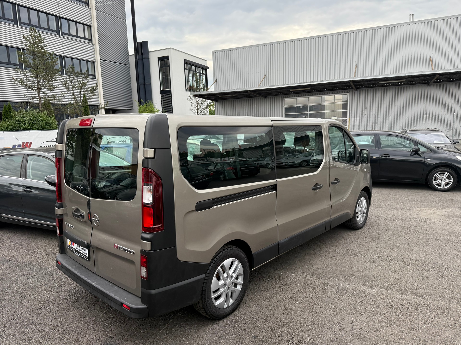 OPEL Vivaro 1.6 BiTurbo CDTI ecoFLEX 2.9t L2H1 / AB MFK 14.01.2026 / Klimaanlage / 9 Plätzer-image-3