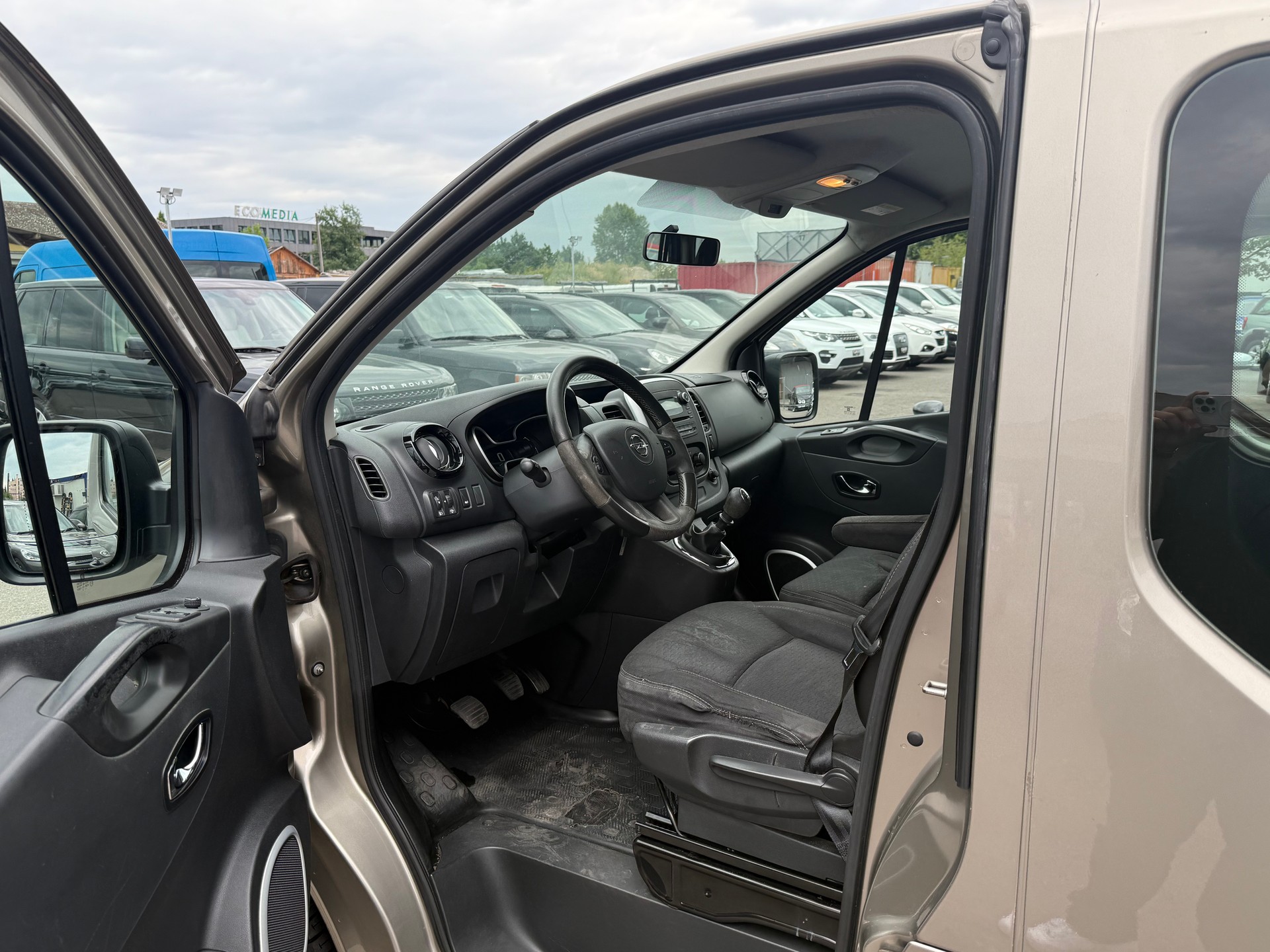 OPEL Vivaro 1.6 BiTurbo CDTI ecoFLEX 2.9t L2H1 / AB MFK 14.01.2026 / Klimaanlage / 9 Plätzer-image-8