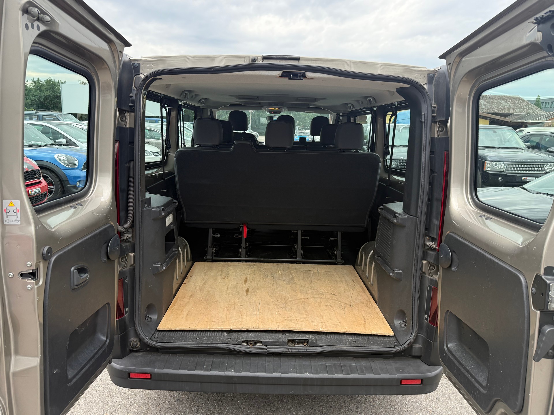 OPEL Vivaro 1.6 BiTurbo CDTI ecoFLEX 2.9t L2H1 / AB MFK 14.01.2026 / Klimaanlage / 9 Plätzer-image-11