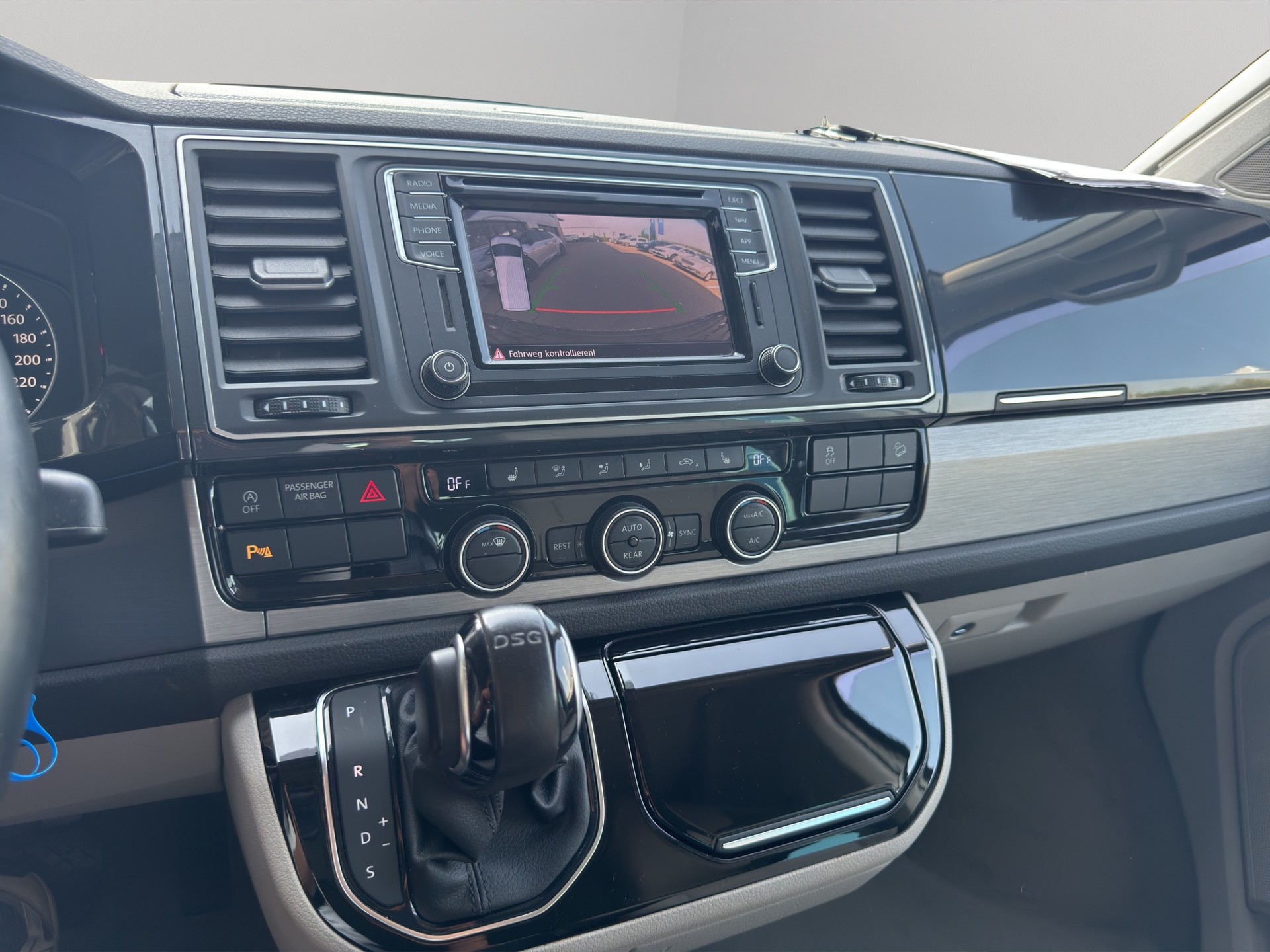 VW T6 California 2.0 Bi-TDI Ocean Liberty 4Motion DSG-image-11