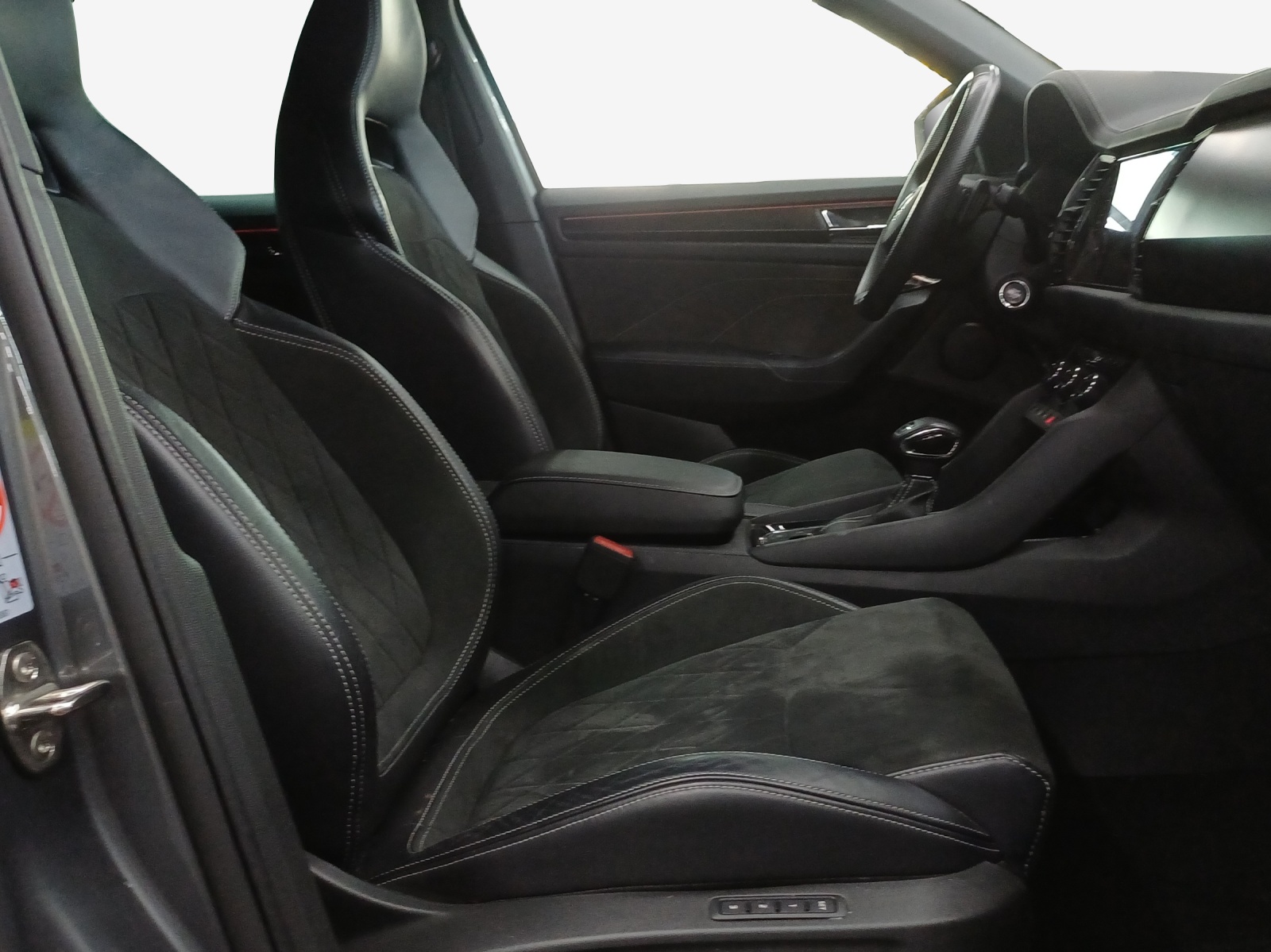 SKODA Kodiaq 2.0 TSI 4x4 SportLine-image-13