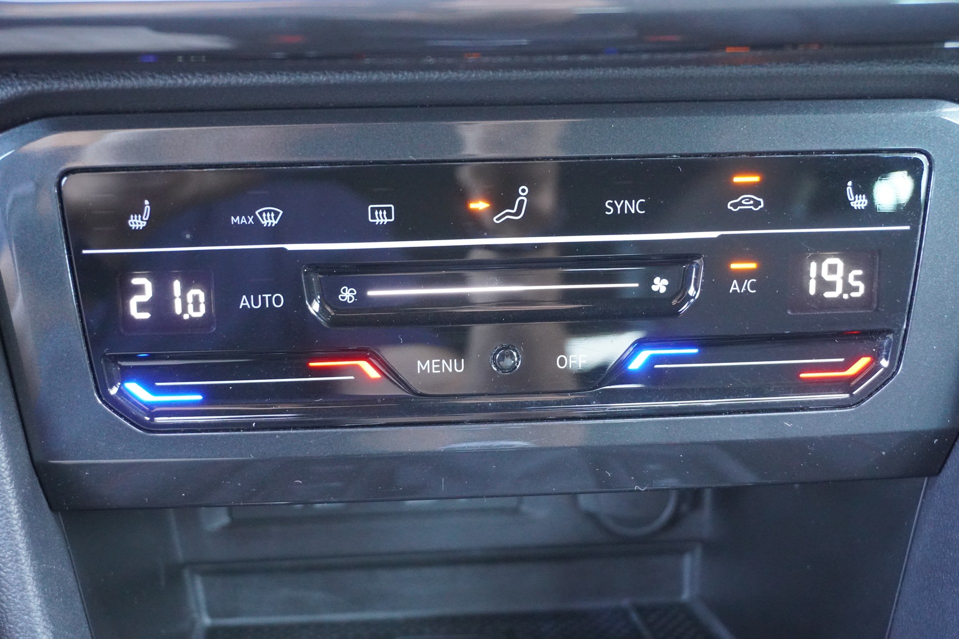 SEAT Tarraco 2.0TSI FR 4Drive DSG 7-PLÄTZER!!!-image-19