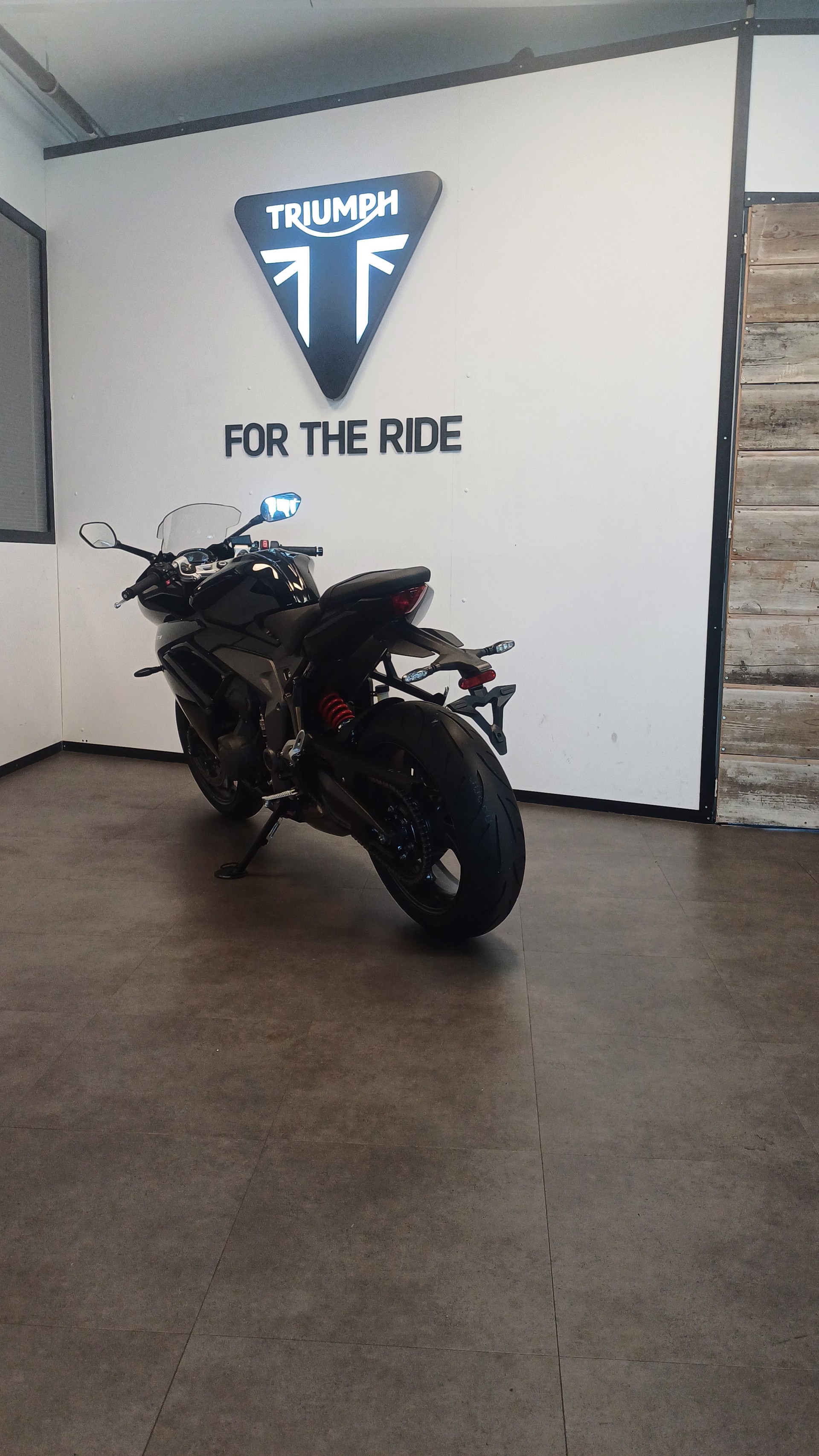 TRIUMPH Triumph Daytona 660 (Offre Leasing 0% + Avantage client permis A2)-image-4