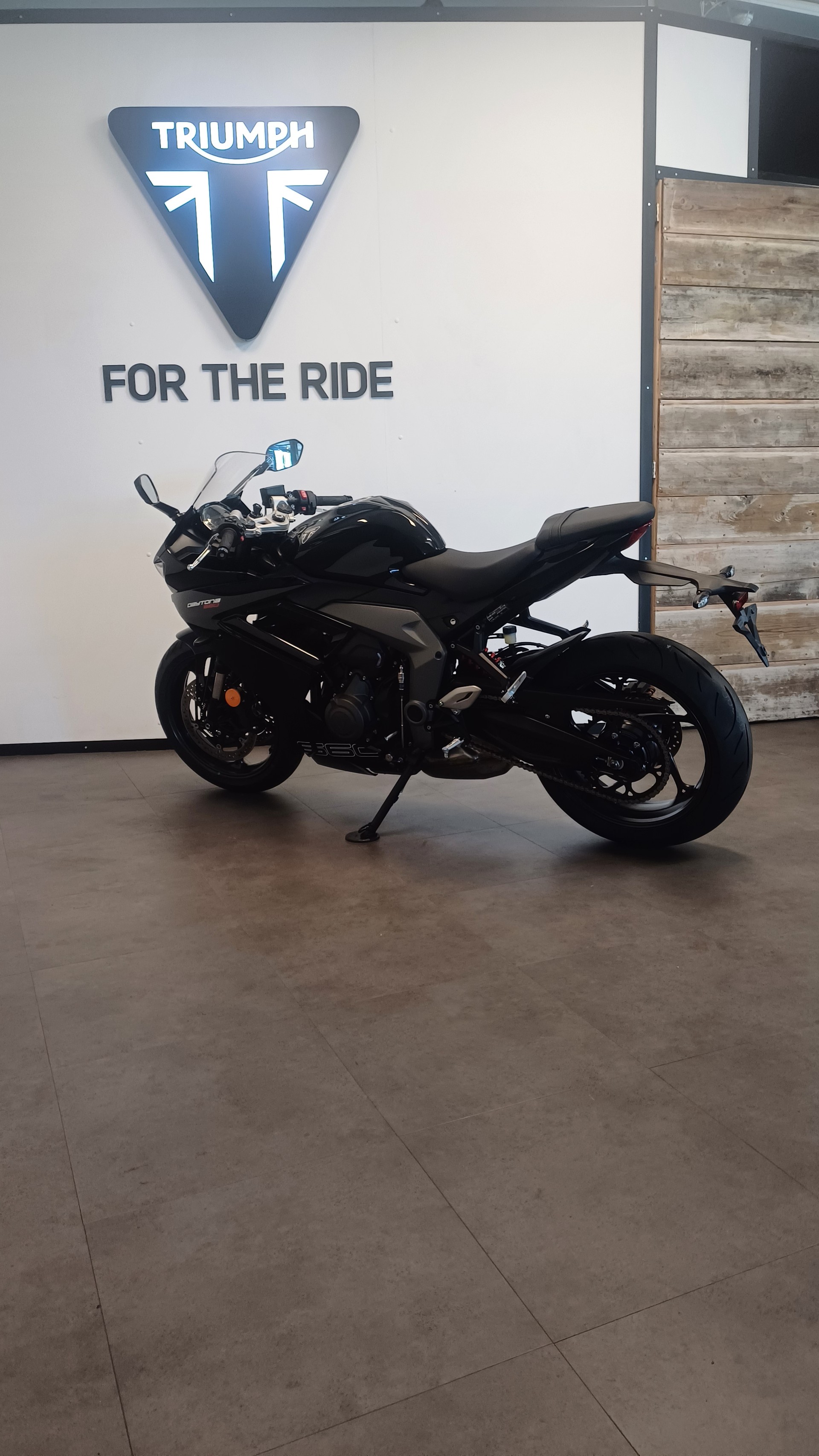 TRIUMPH Triumph Daytona 660 (Offre Leasing 0% + Avantage client permis A2)-image-3