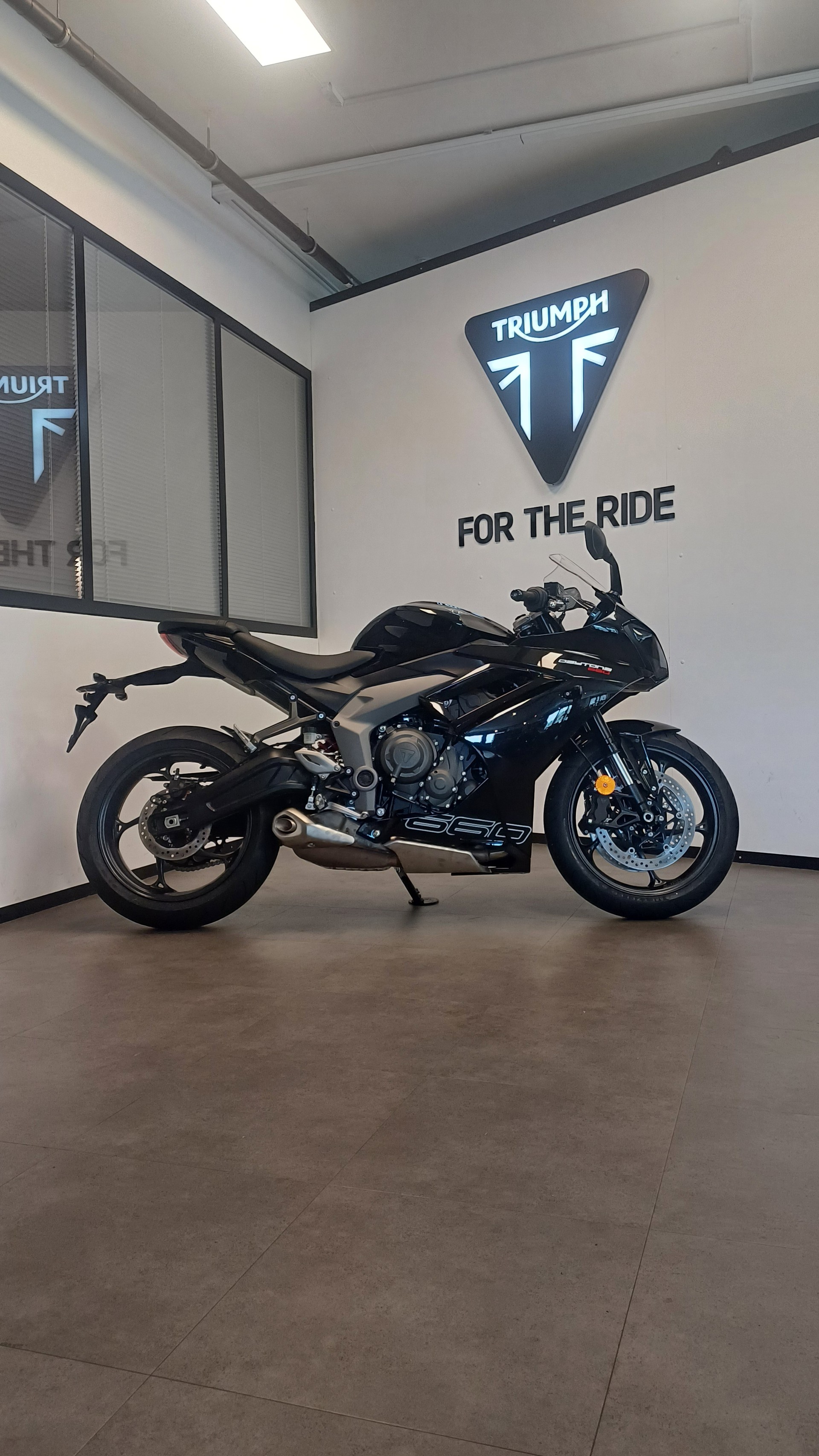 TRIUMPH Triumph Daytona 660 (Offre Leasing 0% + Avantage client permis A2)-image-1