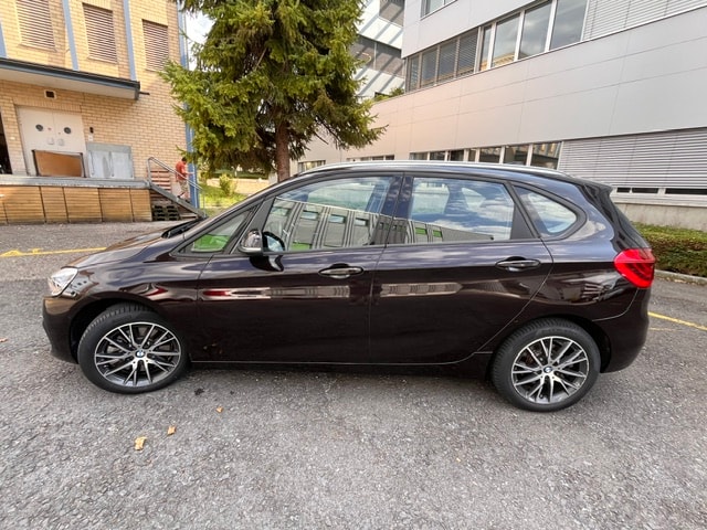BMW 225i xDrive Active Tourer Steptronic Luxury Line-image-2