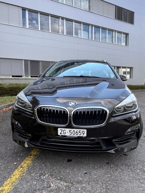 BMW 225i xDrive Active Tourer Steptronic Luxury Line-image-1