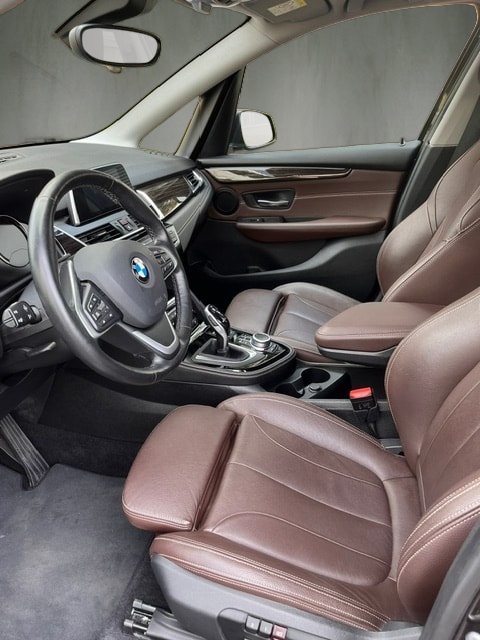 BMW 225i xDrive Active Tourer Steptronic Luxury Line-image-8