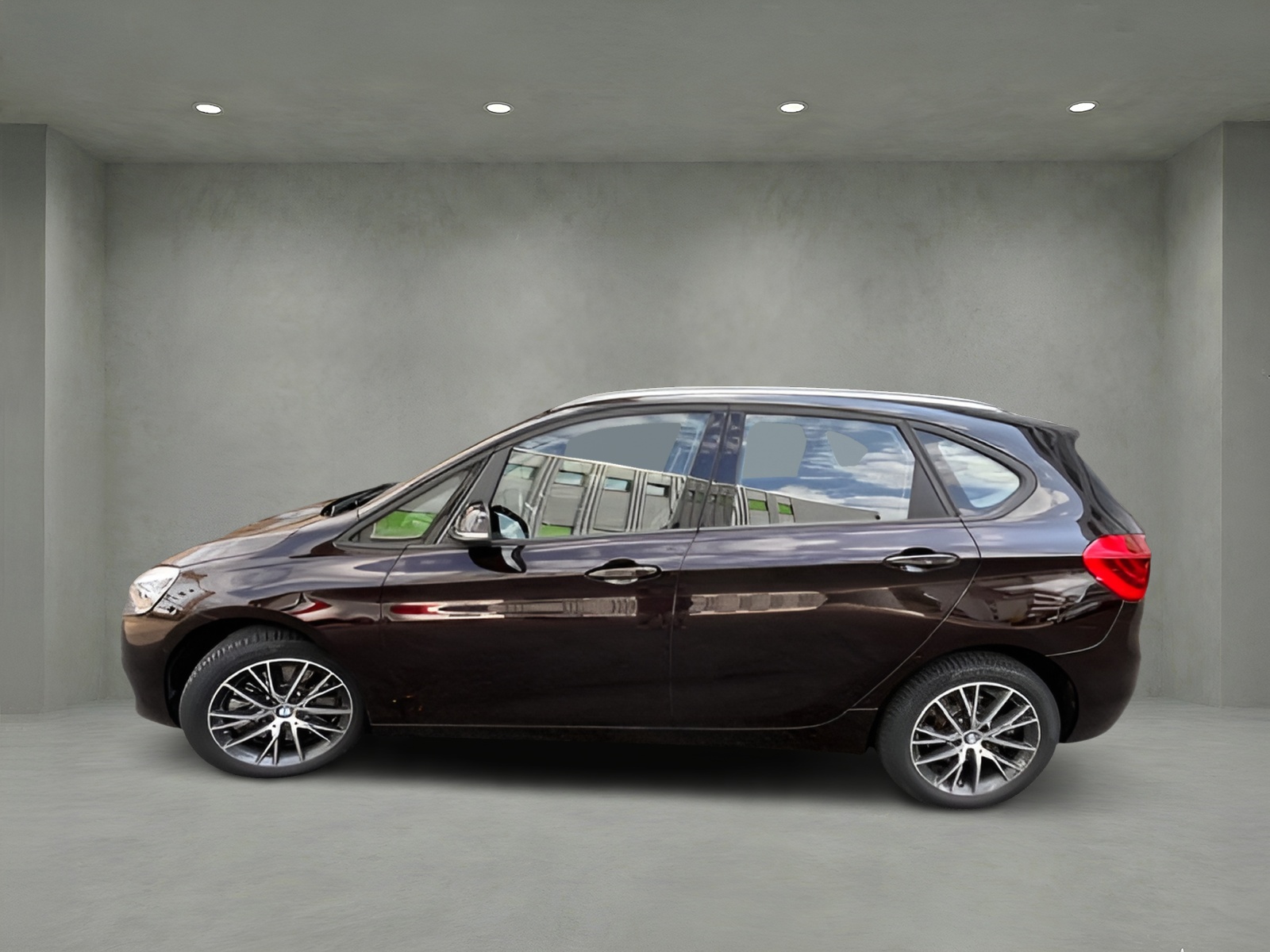 BMW 225i xDrive Active Tourer Steptronic Luxury Line-showroom-element-2