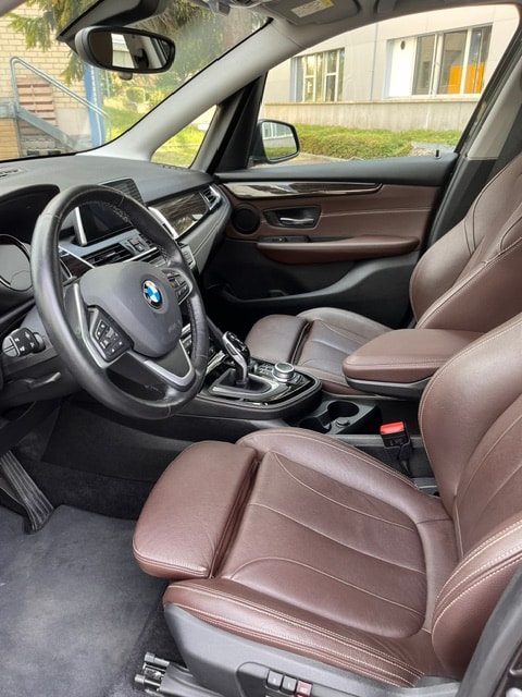 BMW 225i xDrive Active Tourer Steptronic Luxury Line-image-8
