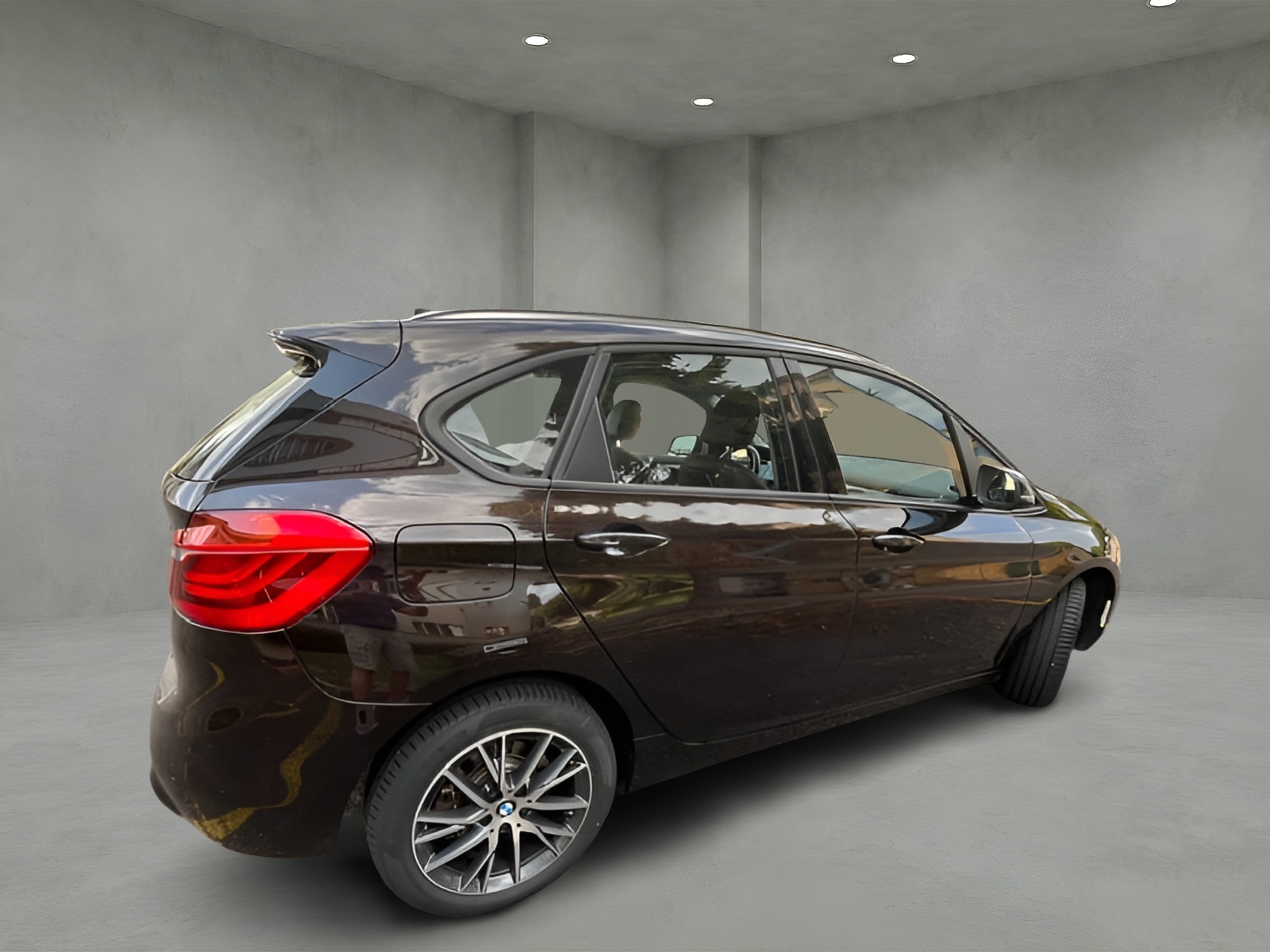 BMW 225i xDrive Active Tourer Steptronic Luxury Line-image-4