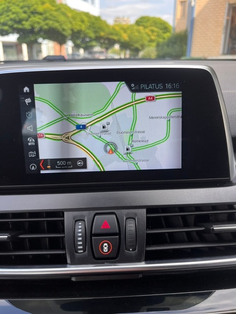 BMW 225i xDrive Active Tourer Steptronic Luxury Line-image-17