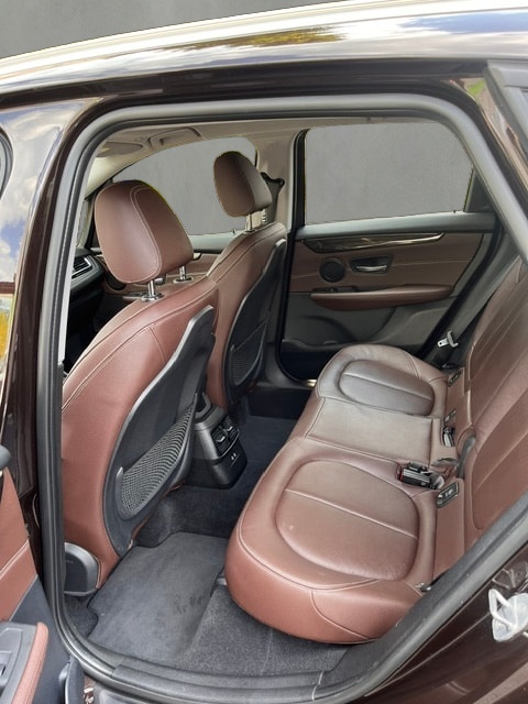 BMW 225i xDrive Active Tourer Steptronic Luxury Line-image-11