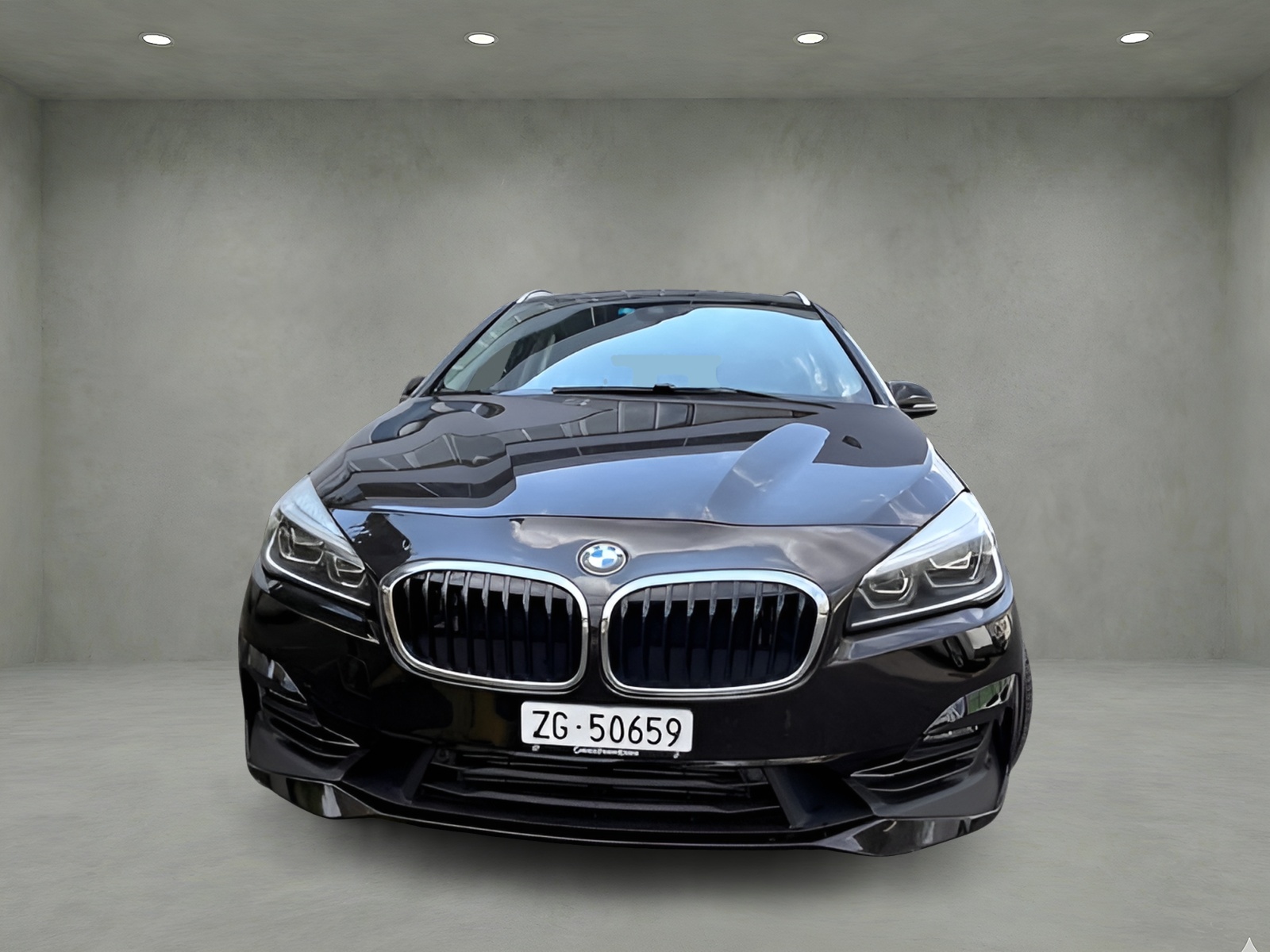 BMW 225i xDrive Active Tourer Steptronic Luxury Line-showroom-element-1