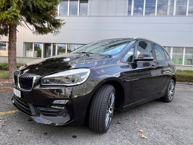 BMW 225i xDrive Active Tourer Steptronic Luxury Line-image-0