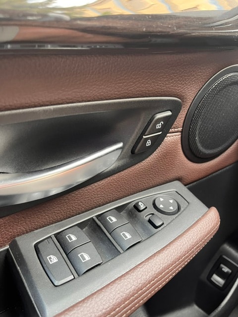 BMW 225i xDrive Active Tourer Steptronic Luxury Line-image-10
