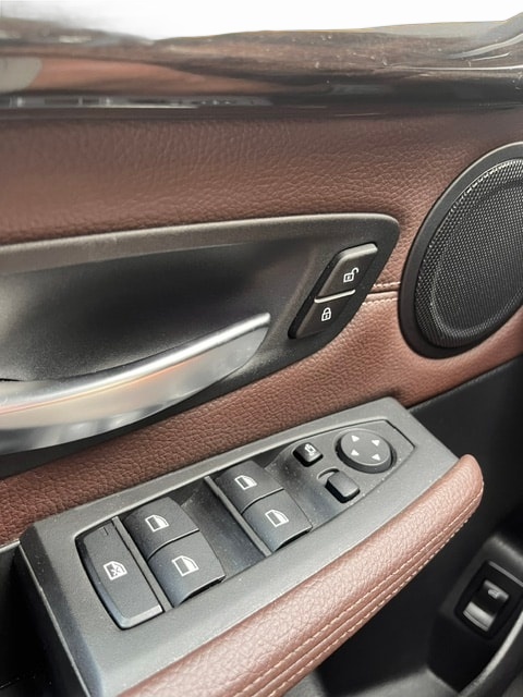 BMW 225i xDrive Active Tourer Steptronic Luxury Line-image-10