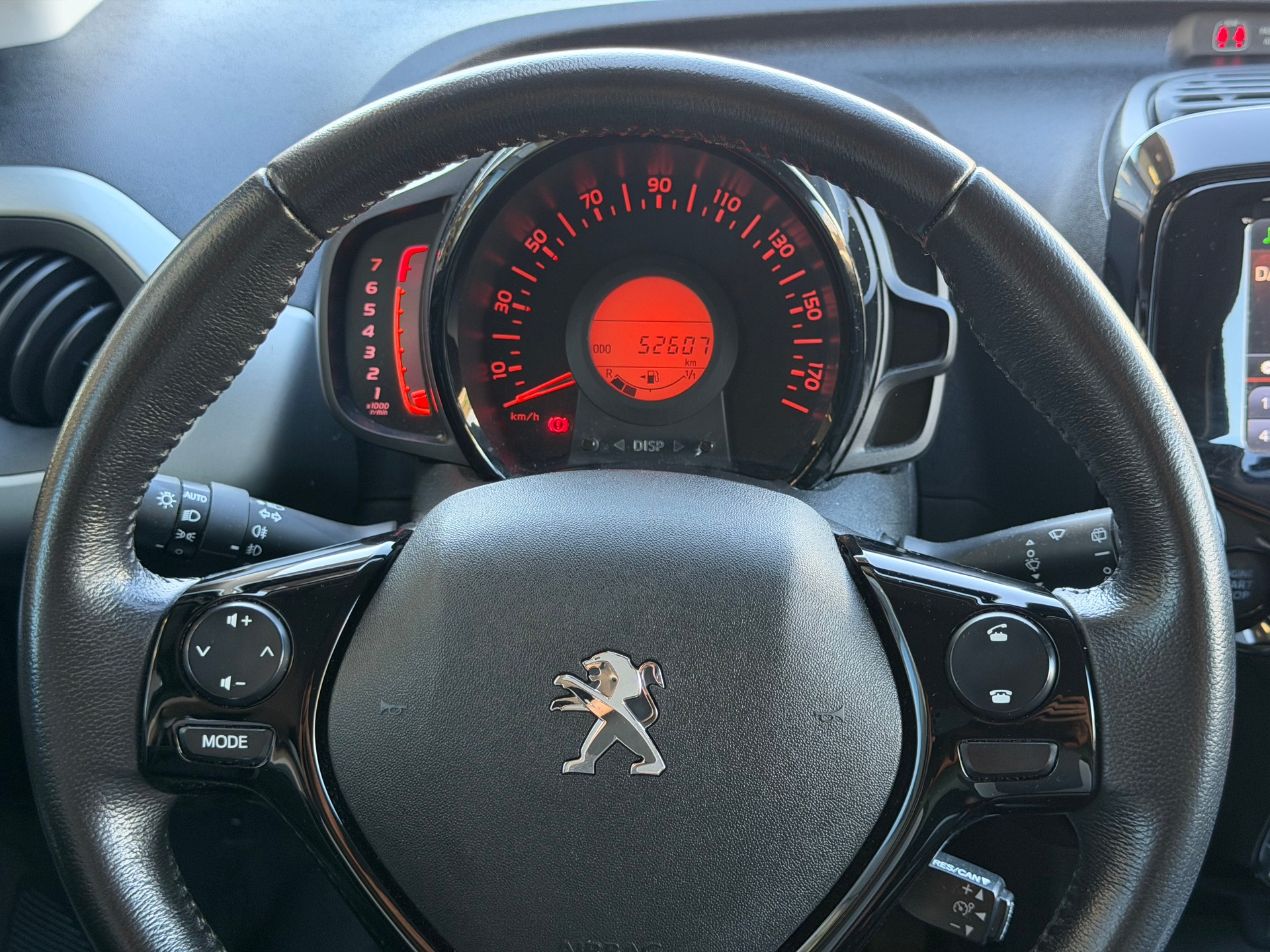 PEUGEOT 108 1.2 VTi Allure Top-image-16