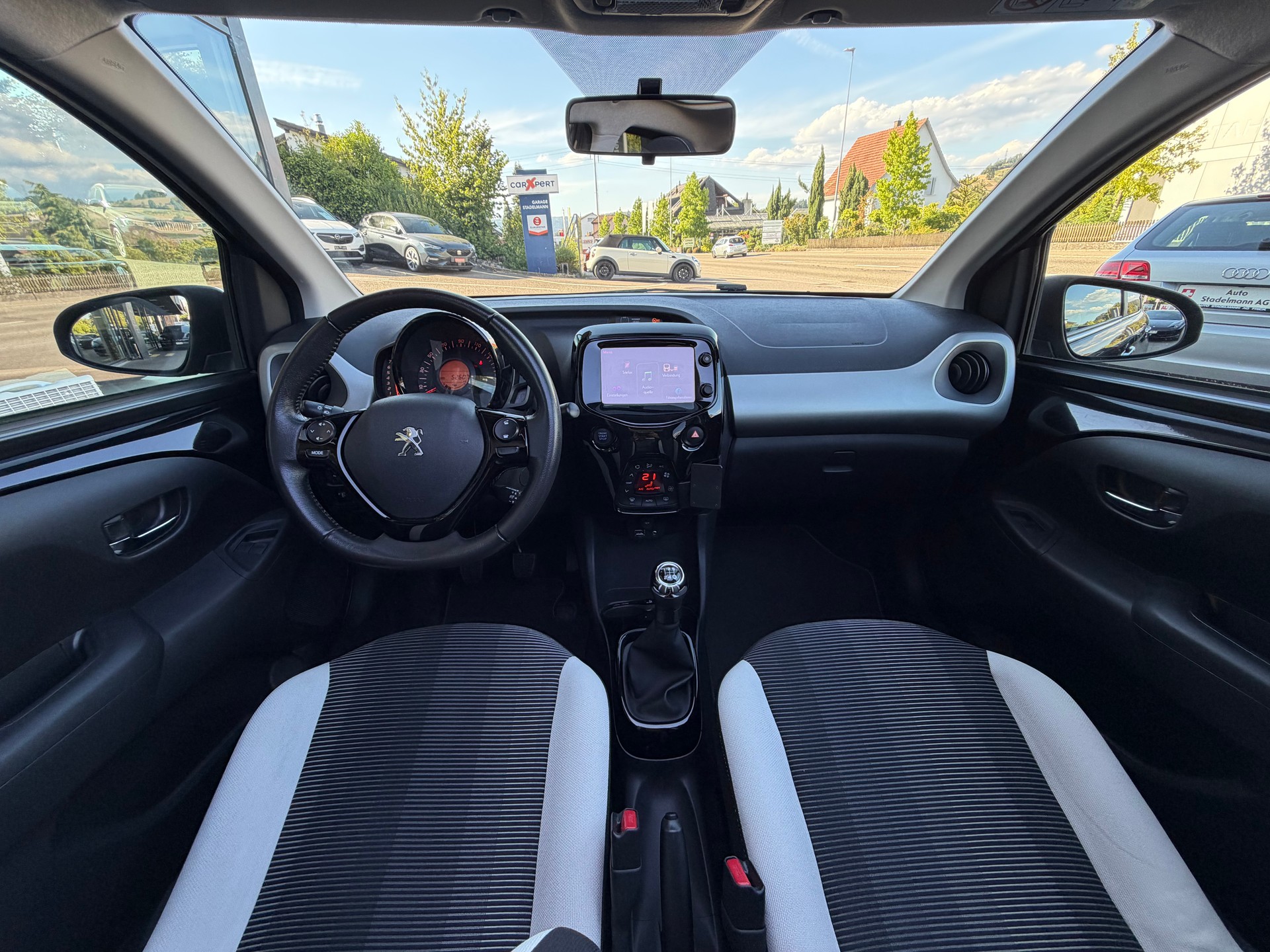PEUGEOT 108 1.2 VTi Allure Top-image-21
