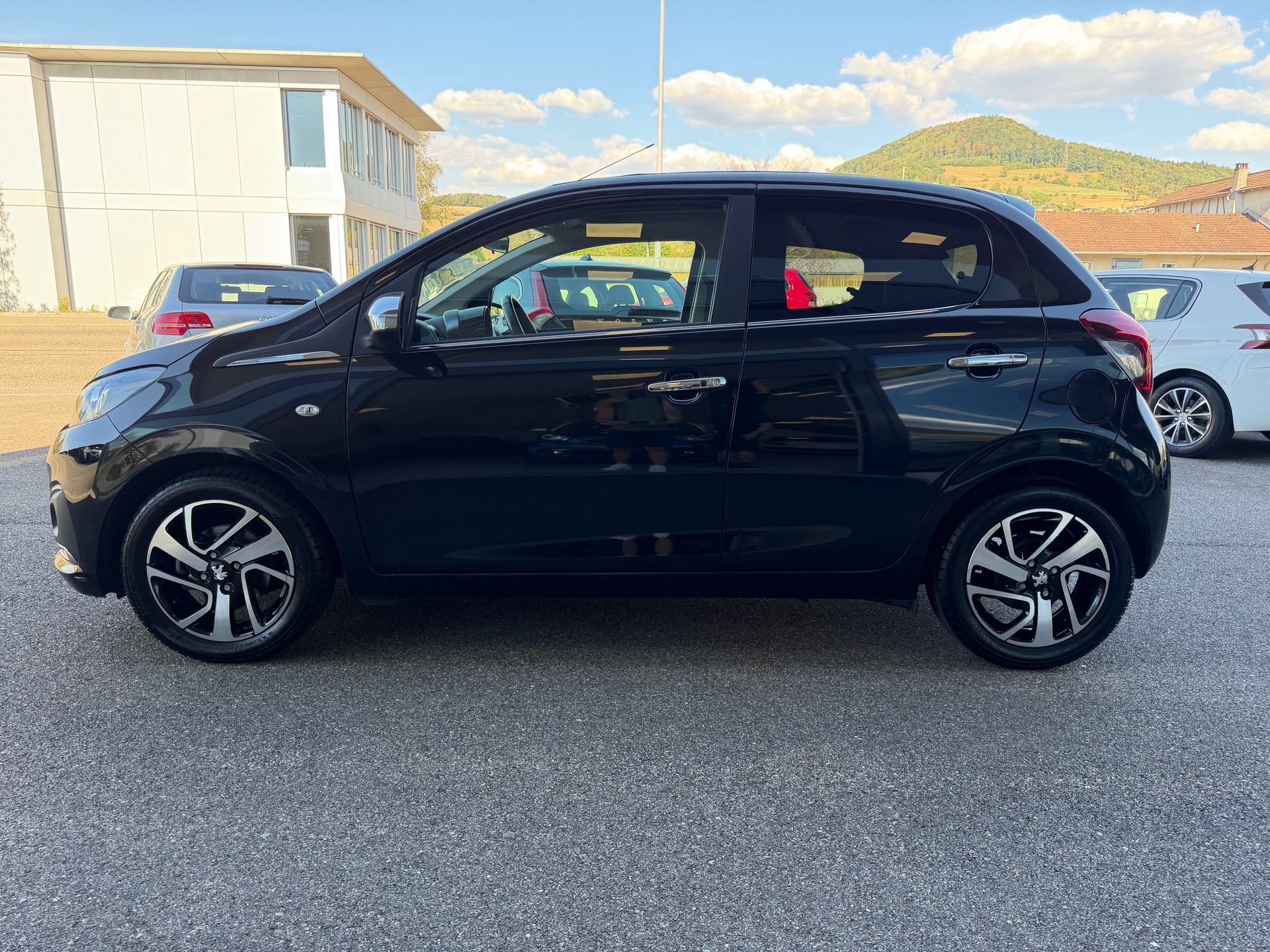 PEUGEOT 108 1.2 VTi Allure Top-image-8