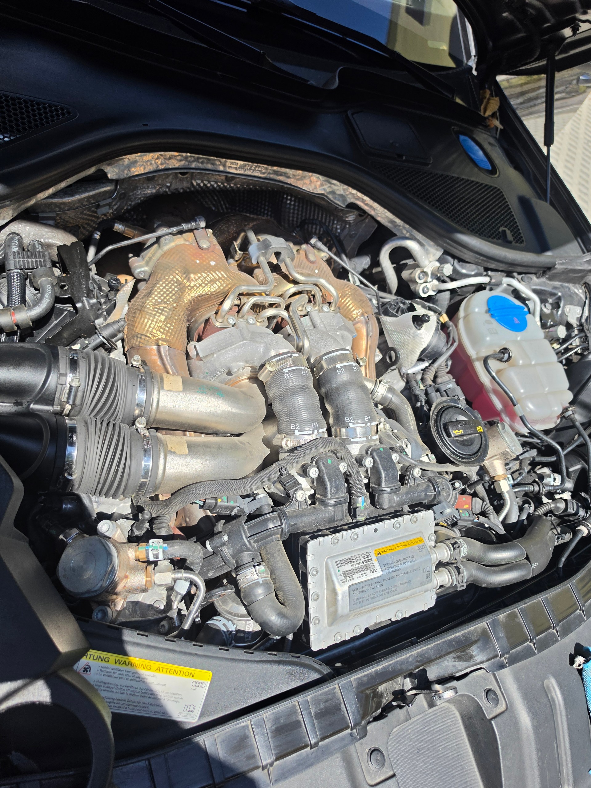 AUDI 4.0 V8 TFSI perform. qu. T-Tr.-image-5