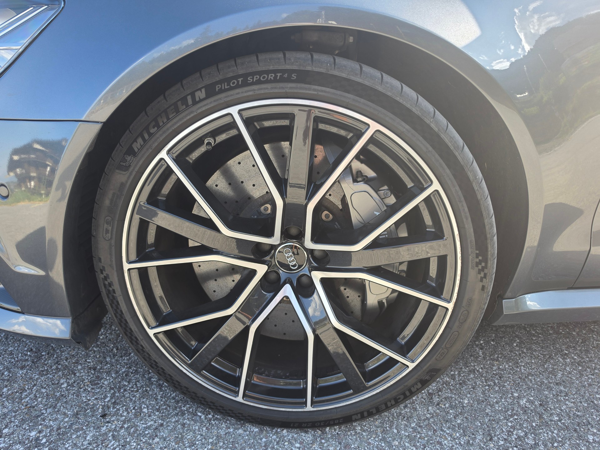 AUDI 4.0 V8 TFSI perform. qu. T-Tr.-image-3