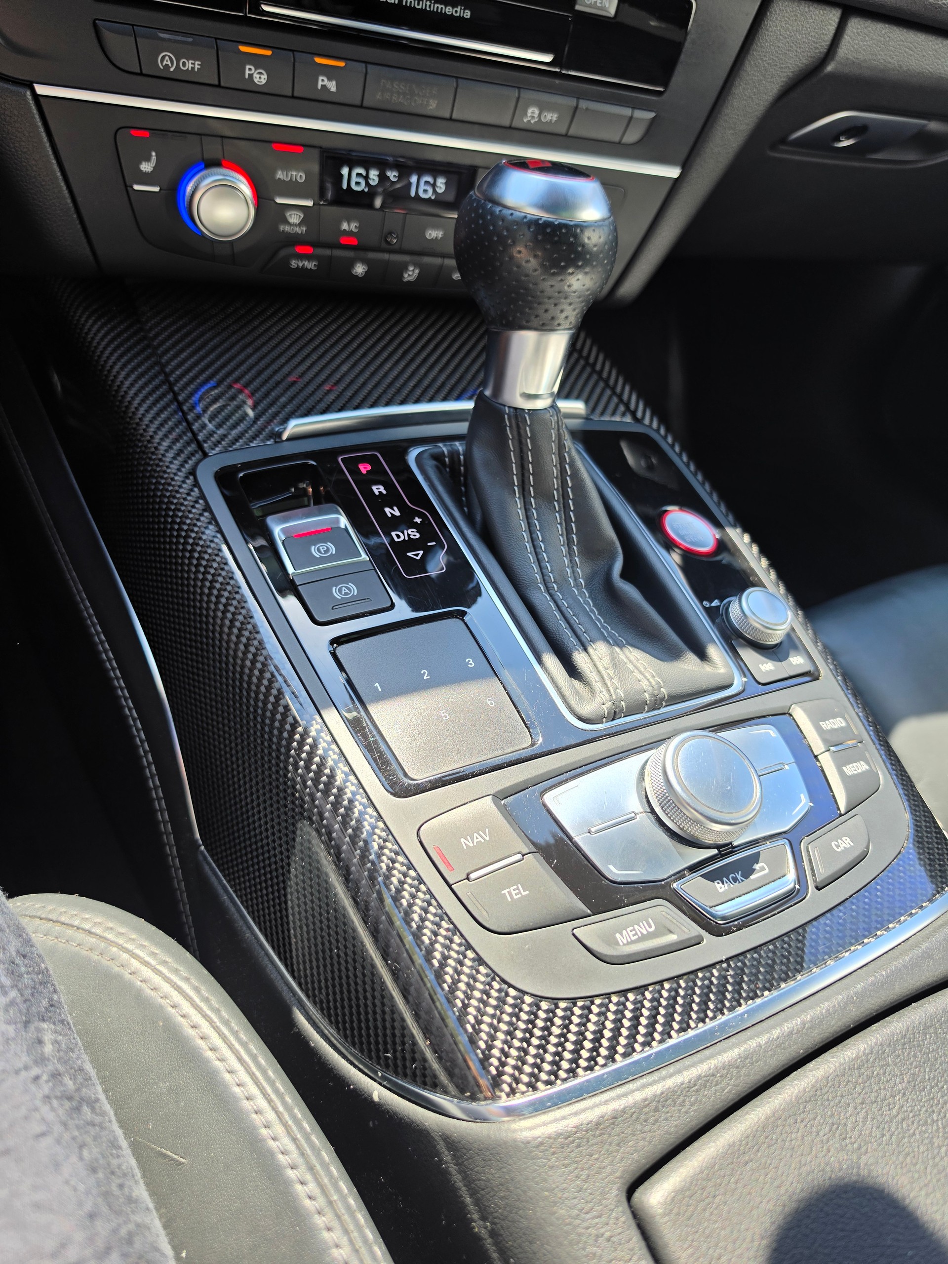 AUDI 4.0 V8 TFSI perform. qu. T-Tr.-image-17