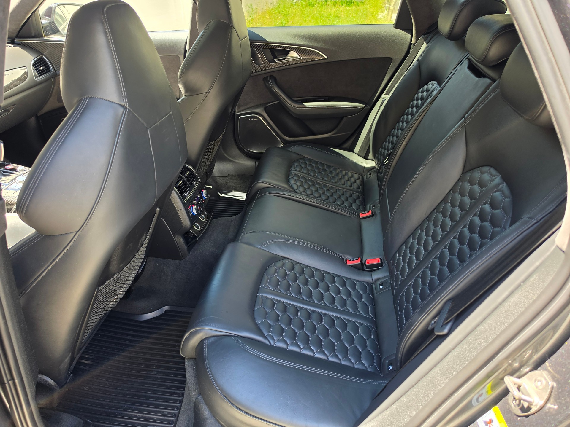AUDI 4.0 V8 TFSI perform. qu. T-Tr.-image-18