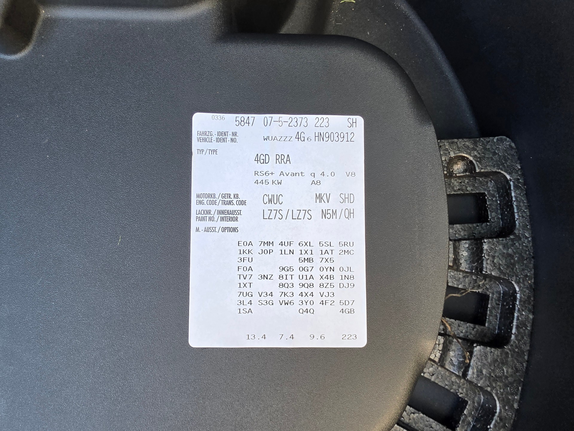 AUDI 4.0 V8 TFSI perform. qu. T-Tr.-image-8