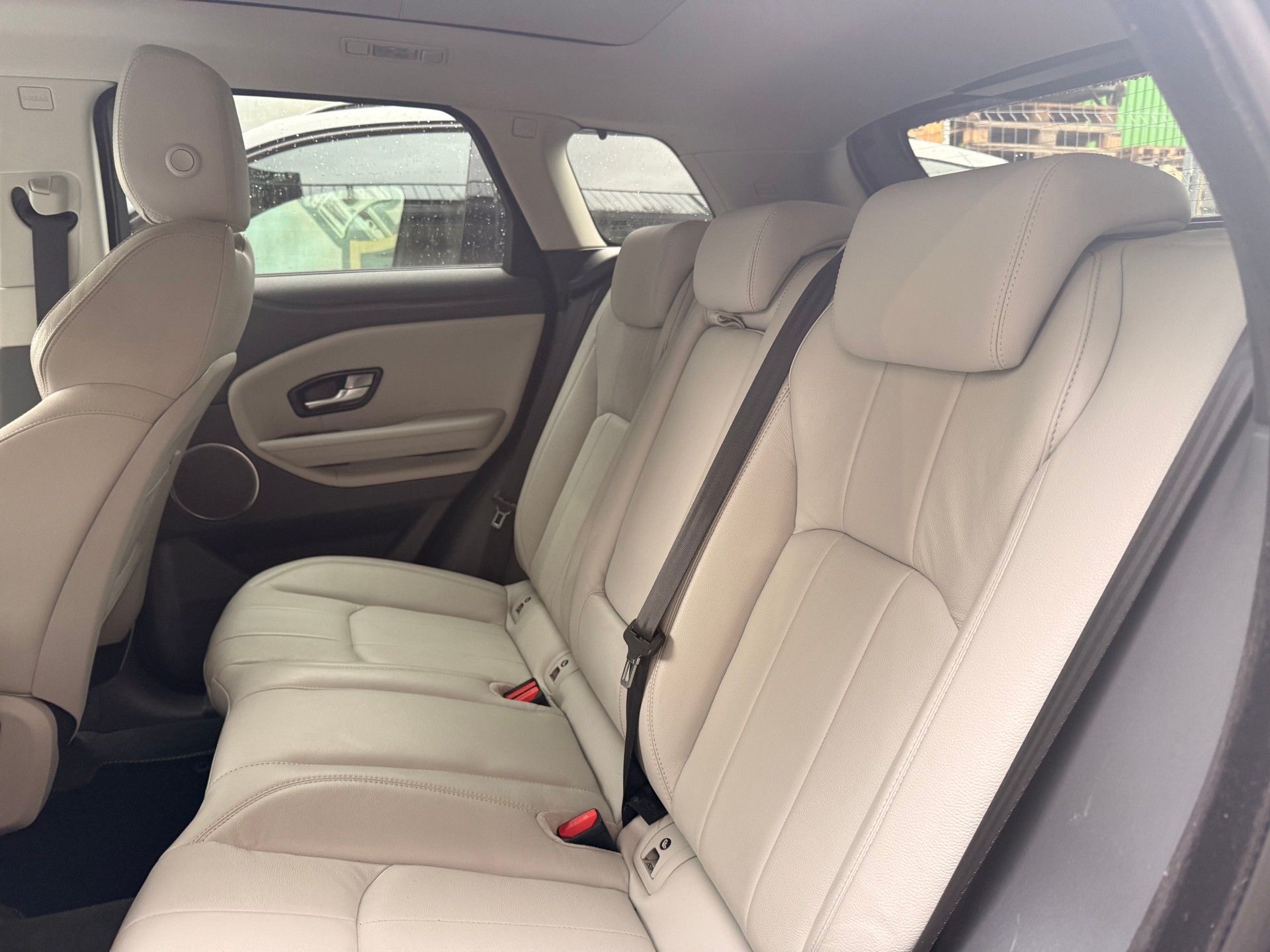 LAND ROVER Range Rover Evoque 2.0 TD4 SE Dynamic AT9-image-12