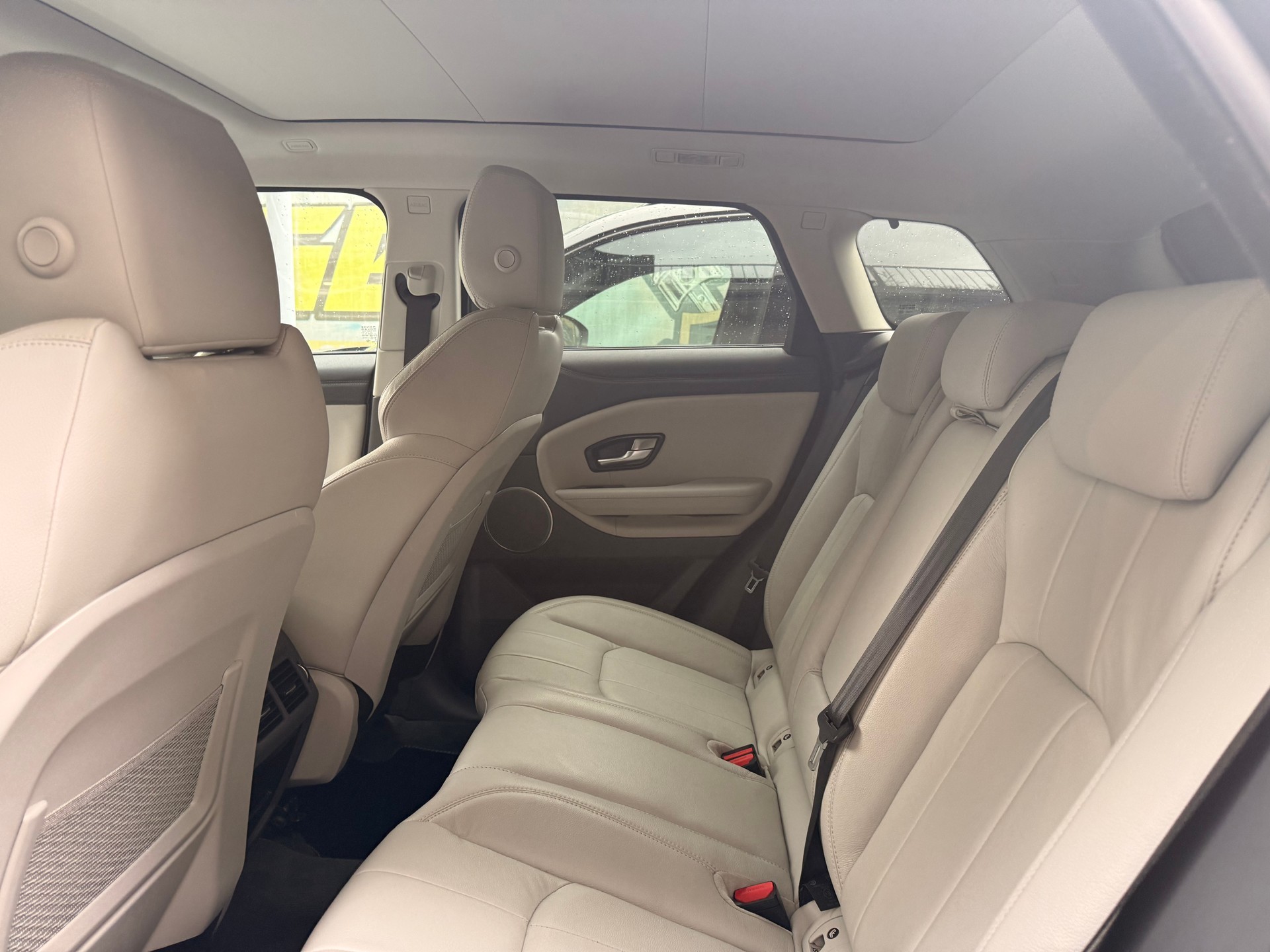 LAND ROVER Range Rover Evoque 2.0 TD4 SE Dynamic AT9-image-13
