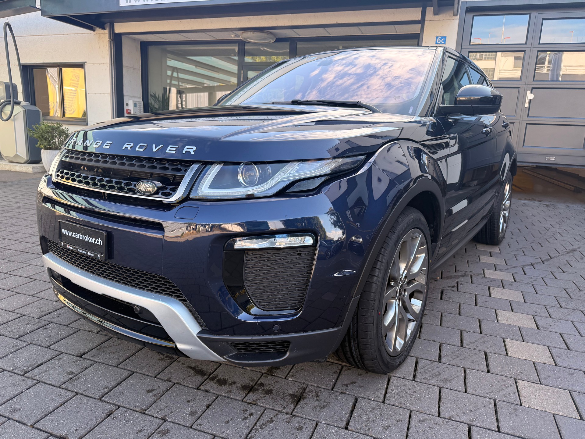 LAND ROVER Range Rover Evoque 2.0 TD4 SE Dynamic AT9-image-2