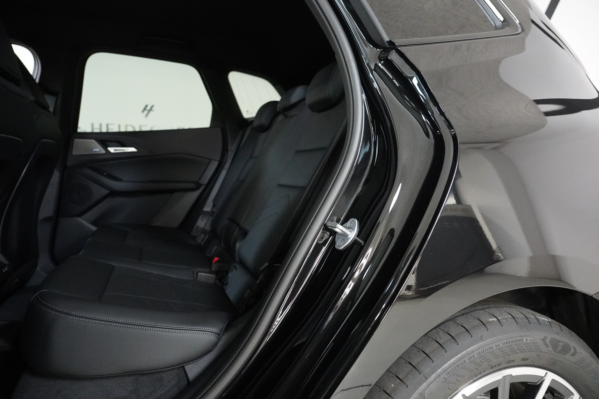 BMW 230e xDrive Active Tourer M Sport-image-12