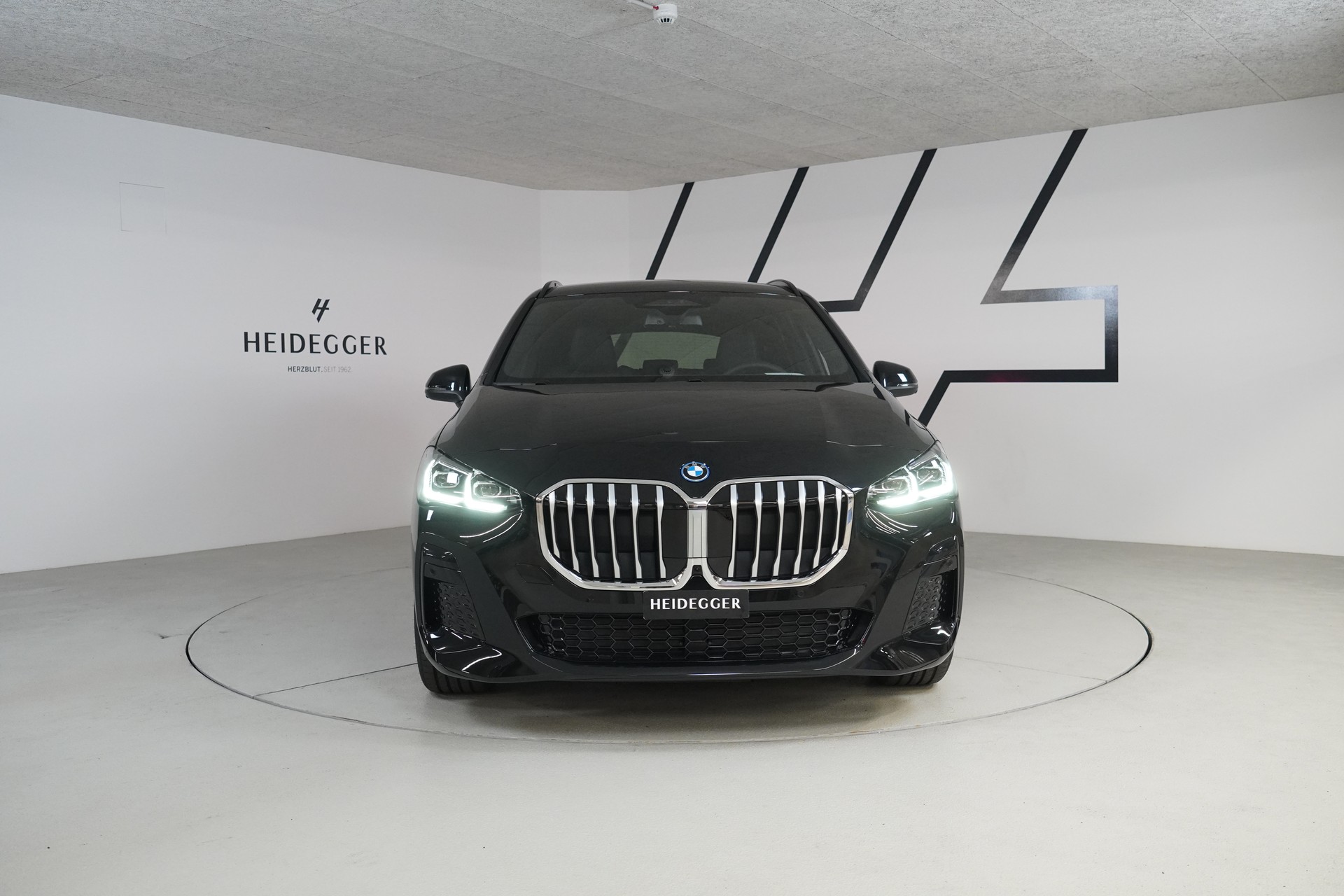 BMW 230e xDrive Active Tourer M Sport-image-1