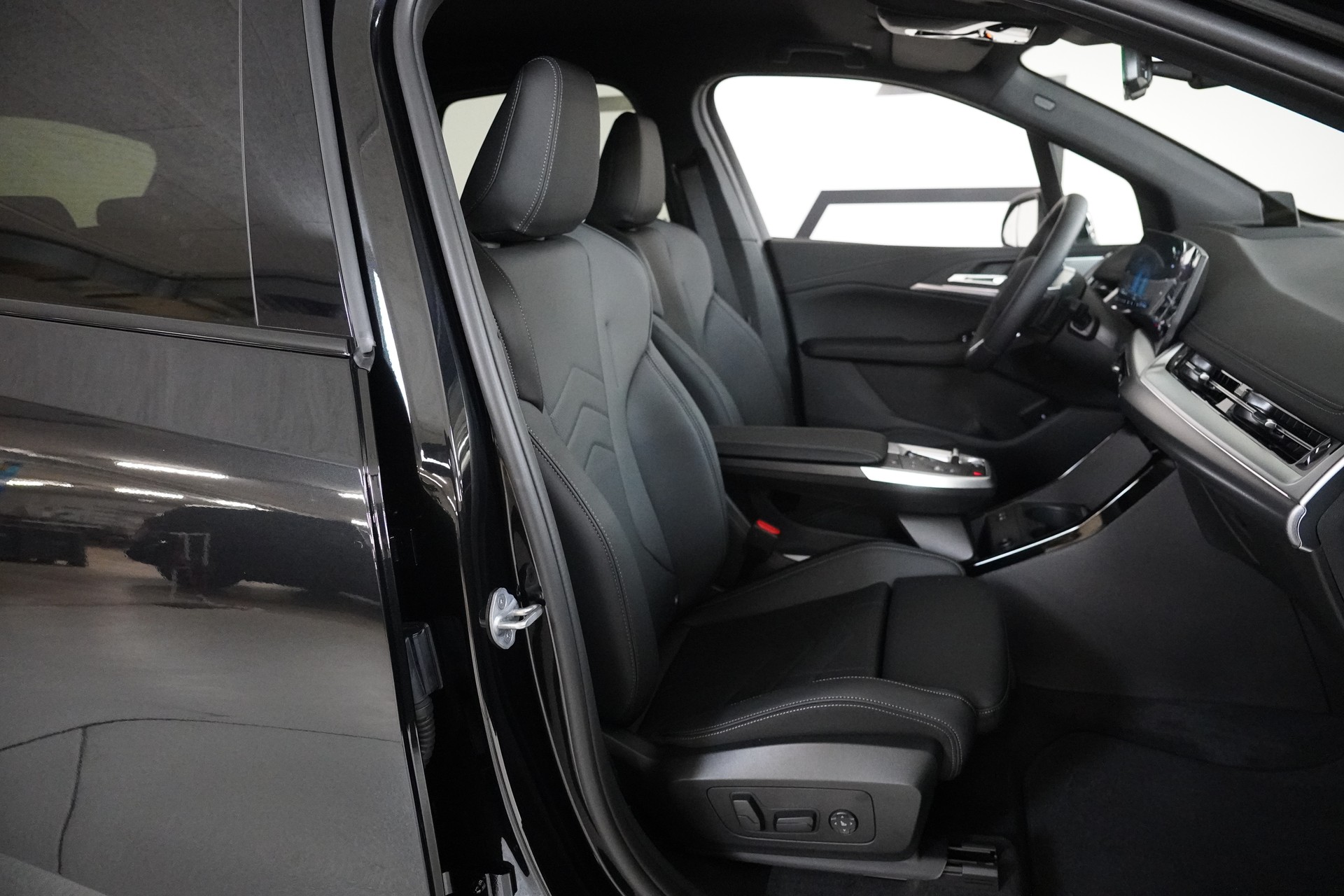 BMW 230e xDrive Active Tourer M Sport-image-14