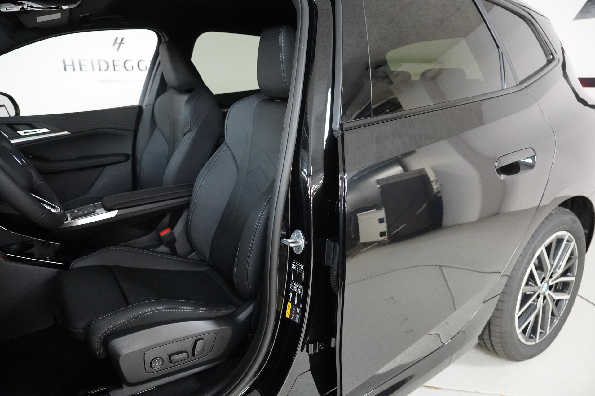 BMW 230e xDrive Active Tourer M Sport-image-11