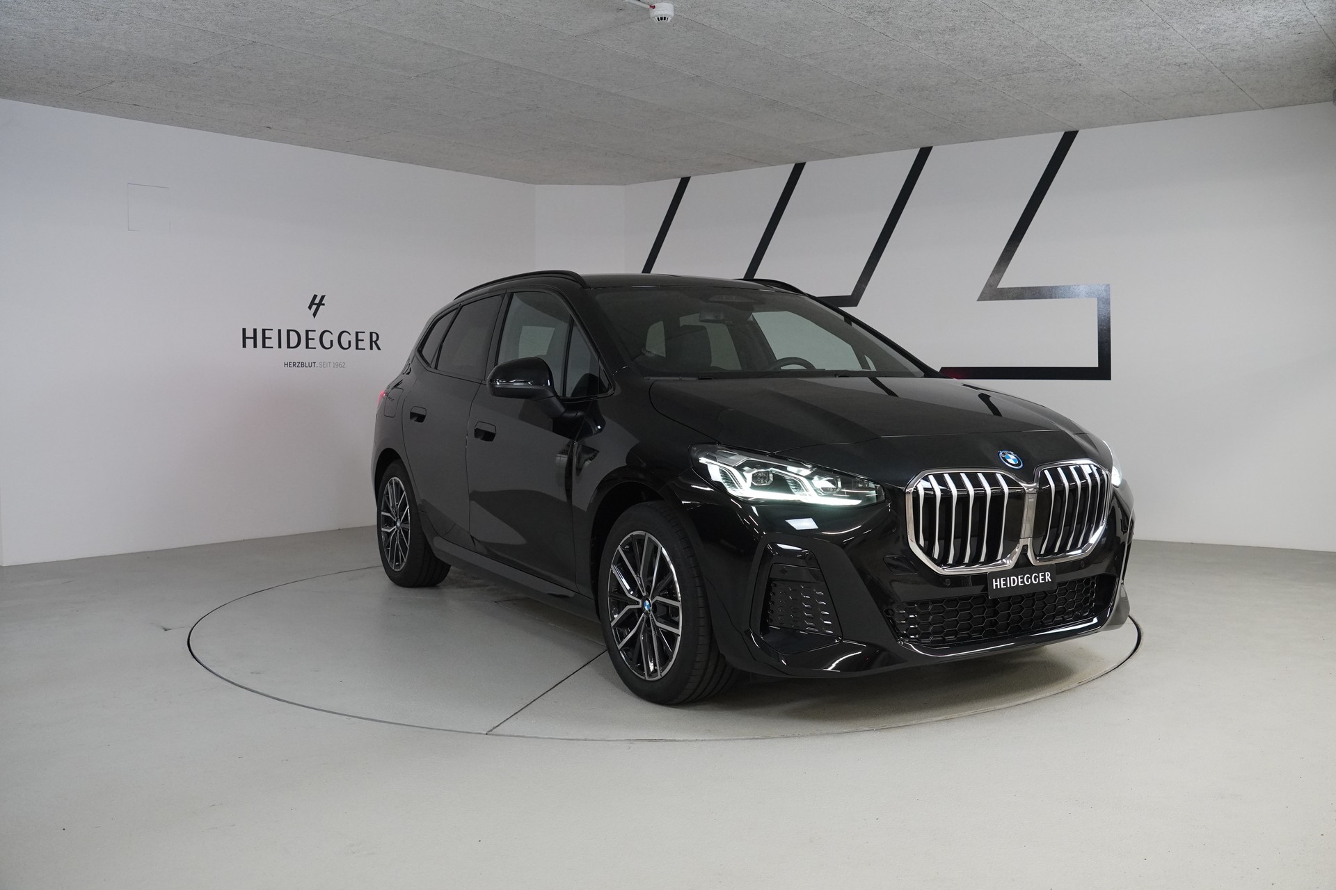 BMW 230e xDrive Active Tourer M Sport-image-2